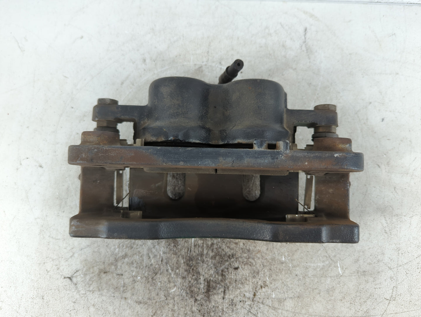 2007-2014 Gmc Yukon Xl 1500 Front Driver Left Brake Caliper - Oemusedautoparts1.com