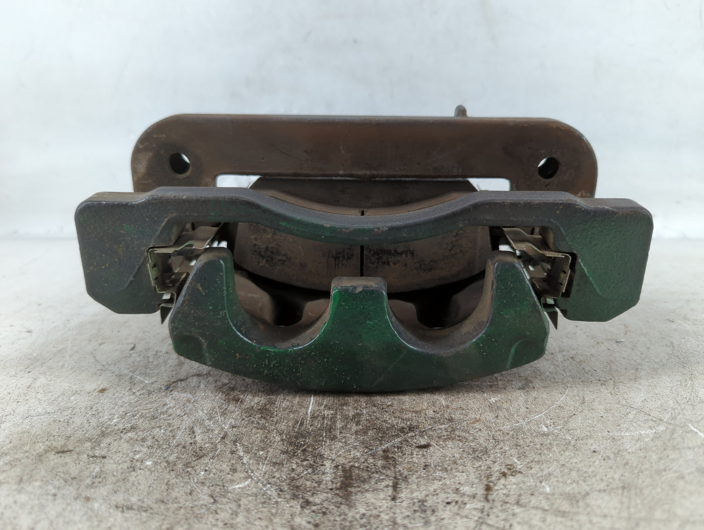 2007-2014 Gmc Yukon Xl 1500 Front Driver Left Brake Caliper - Oemusedautoparts1.com