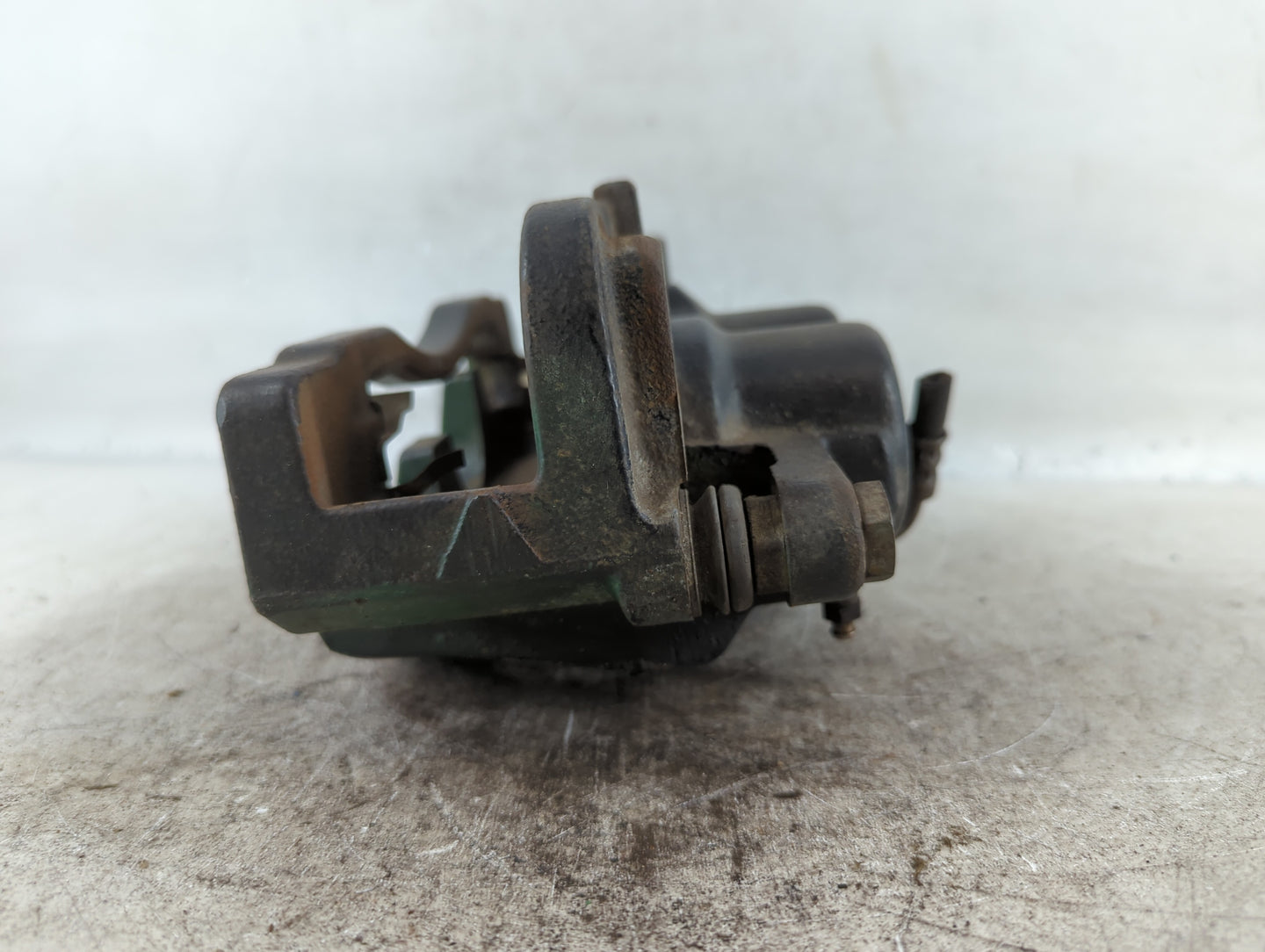 2007-2014 Gmc Yukon Xl 1500 Front Driver Left Brake Caliper - Oemusedautoparts1.com