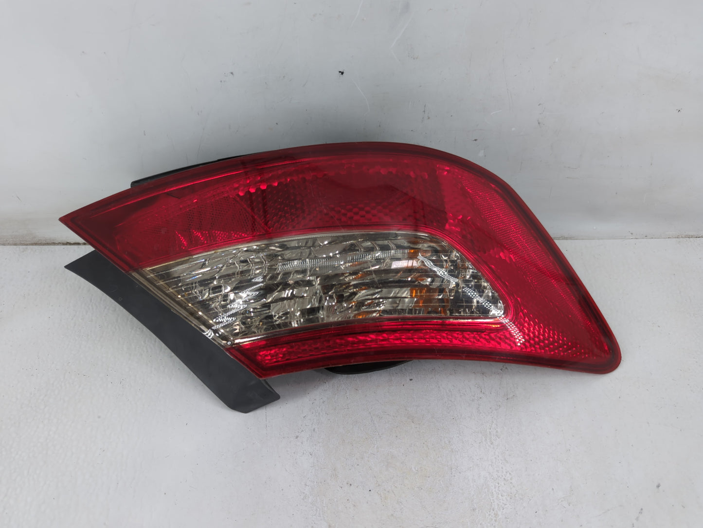 2009-2011 Honda Civic Tail Light Assembly Driver Left OEM P/N:L13376903 Fits Fits 2009 2010 2011 OEM Used Auto Parts - Oemus