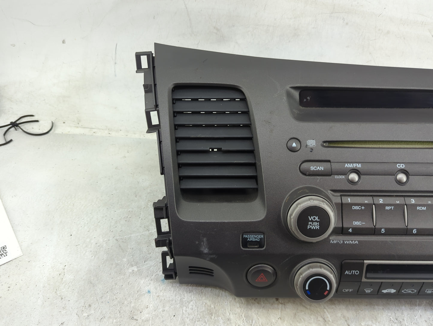 2009-2011 Honda Civic Radio AM FM Cd Player Receiver Replacement P/N:MFHN909A Fits Fits 2009 2010 2011 OEM Used Auto Parts -