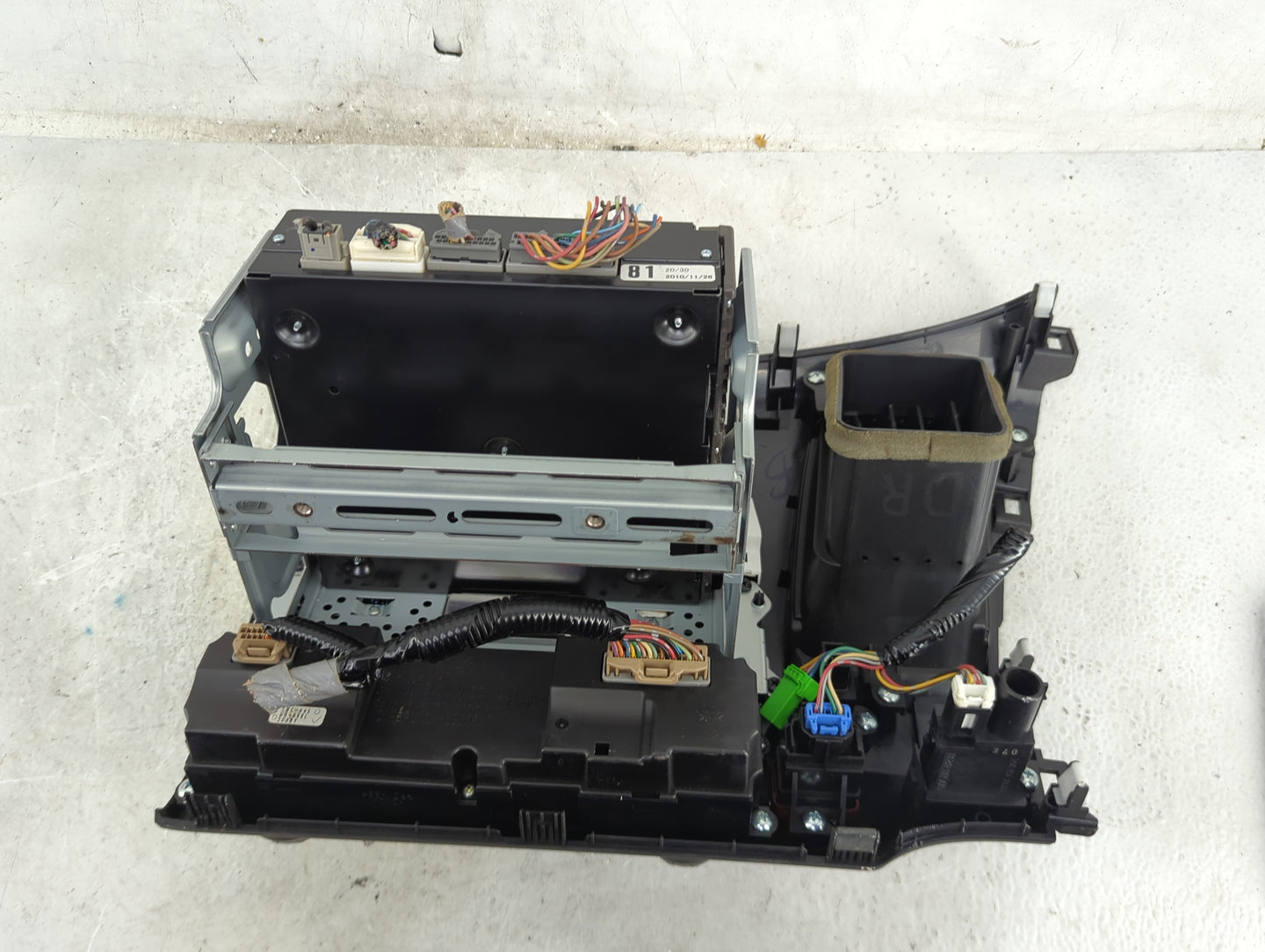 2009-2011 Honda Civic Radio AM FM Cd Player Receiver Replacement P/N:MFHN909A Fits Fits 2009 2010 2011 OEM Used Auto Parts -