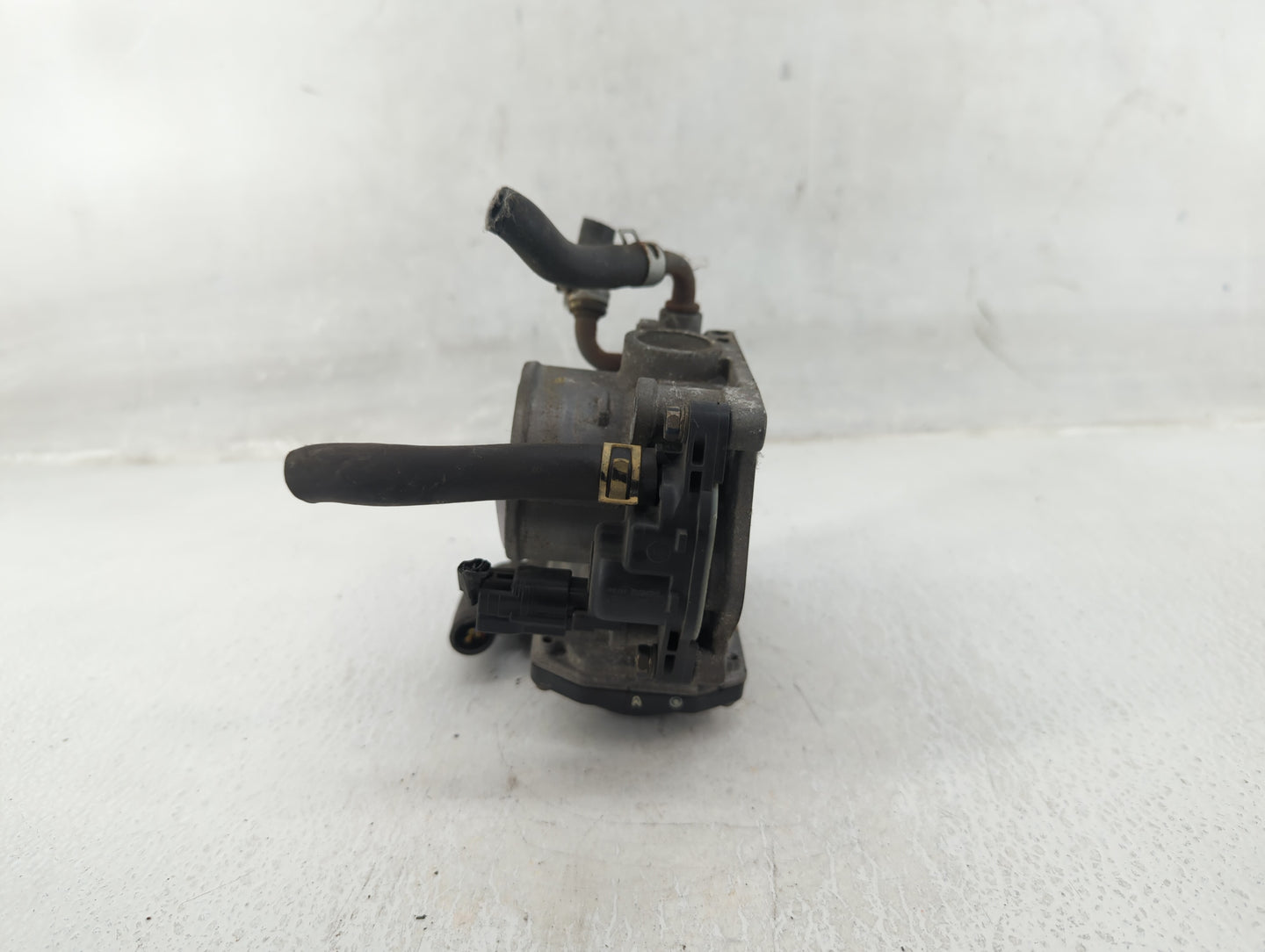 2006-2011 Honda Civic Throttle Body P/N:U20350072068 Fits Fits 2006 2007 2008 2009 2010 2011 OEM Used Auto Parts - Oemusedau