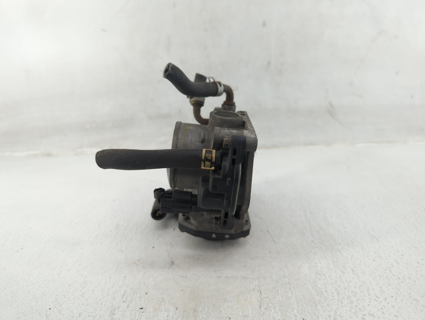 2006-2011 Honda Civic Throttle Body P/N:U20350072068 Fits Fits 2006 2007 2008 2009 2010 2011 OEM Used Auto Parts - Oemusedau