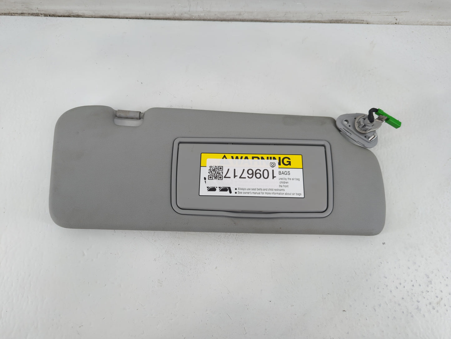 2010-2011 Honda Cr-V Sun Visor Shade Replacement Passenger Right Mirror Fits Fits 2010 2011 OEM Used Auto Parts - Oemusedaut