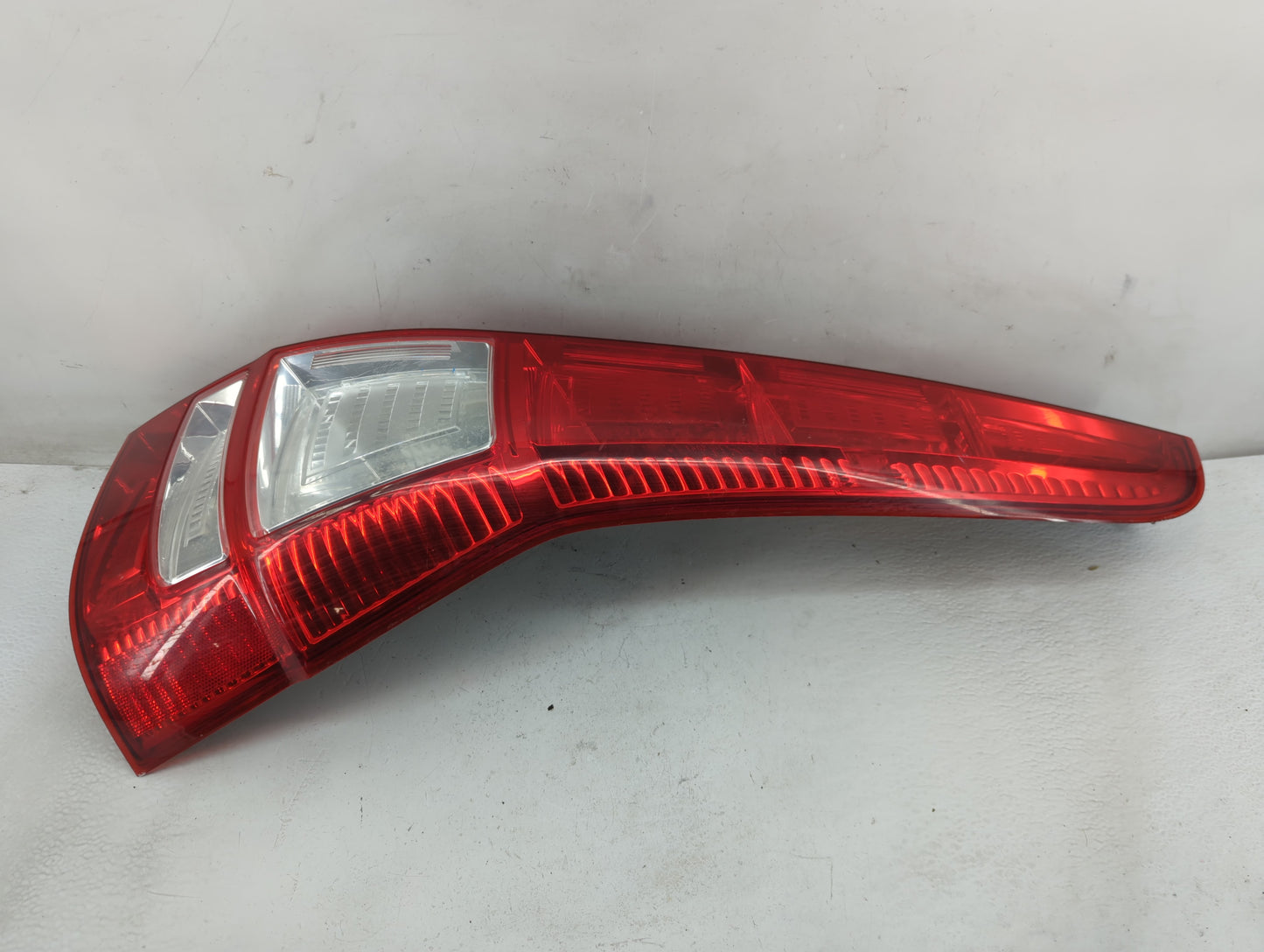 2007-2011 Honda Cr-V Tail Light Assembly Passenger Right OEM P/N:P6206 Fits Fits 2007 2008 2009 2010 2011 OEM Used Auto Part