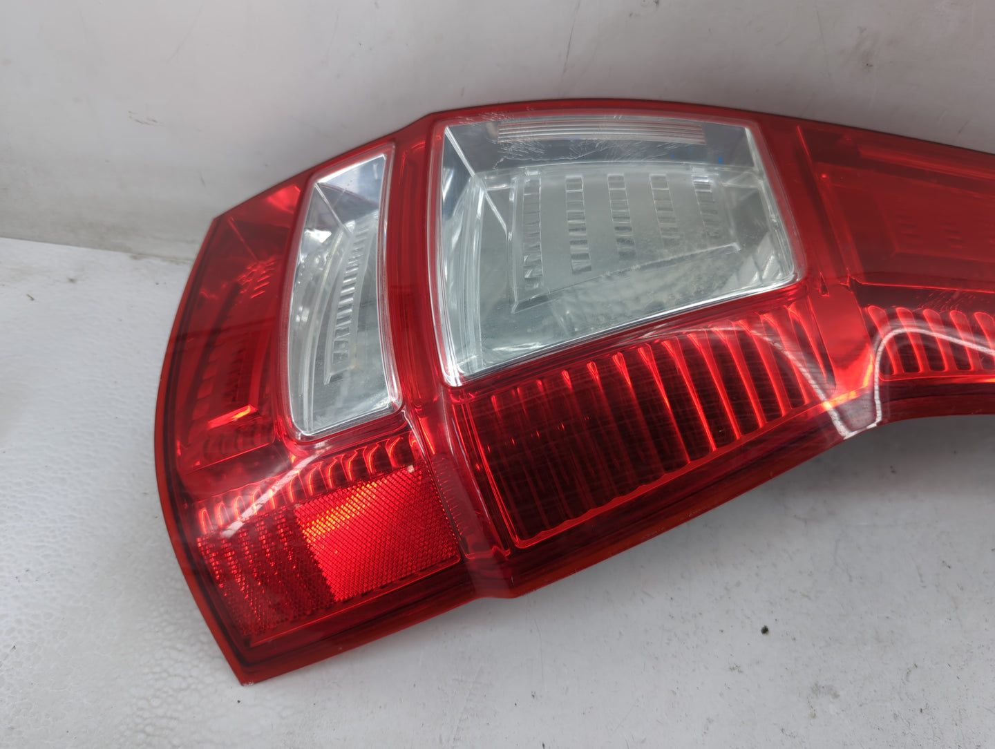 2007-2011 Honda Cr-V Tail Light Assembly Passenger Right OEM P/N:P6206 Fits Fits 2007 2008 2009 2010 2011 OEM Used Auto Part