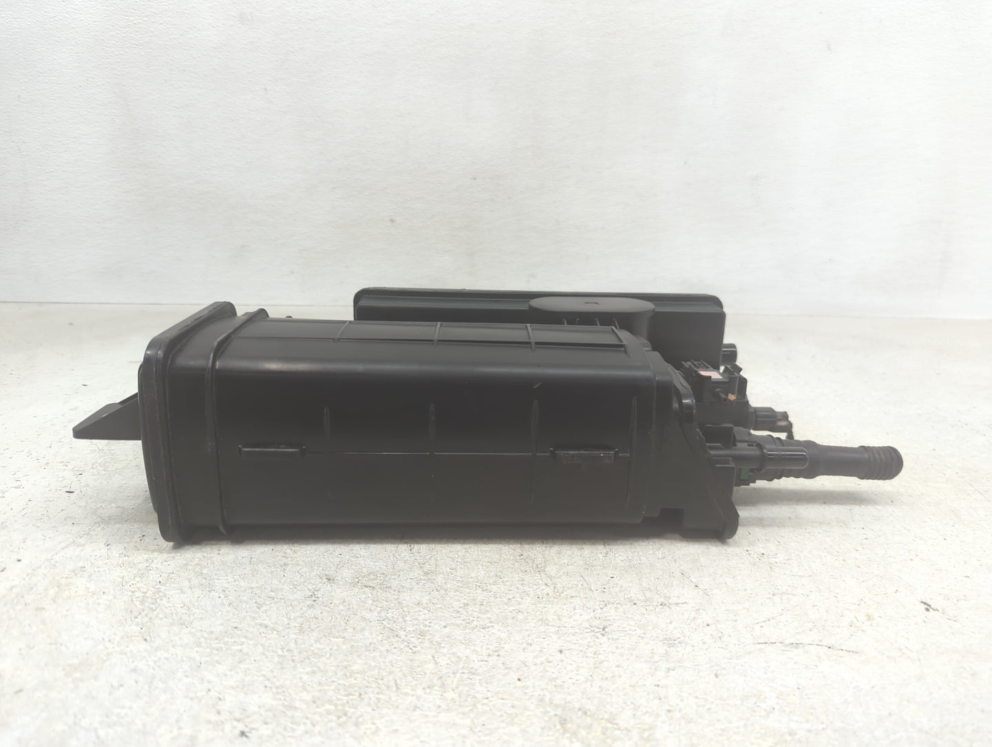 2011 Honda Cr-v Fuel Vapor Charcoal Canister - Oemusedautoparts1.com