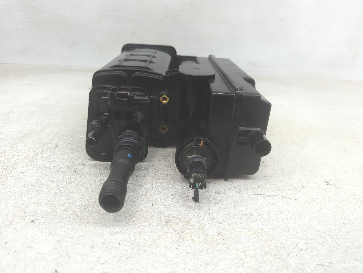 2011 Honda Cr-v Fuel Vapor Charcoal Canister - Oemusedautoparts1.com