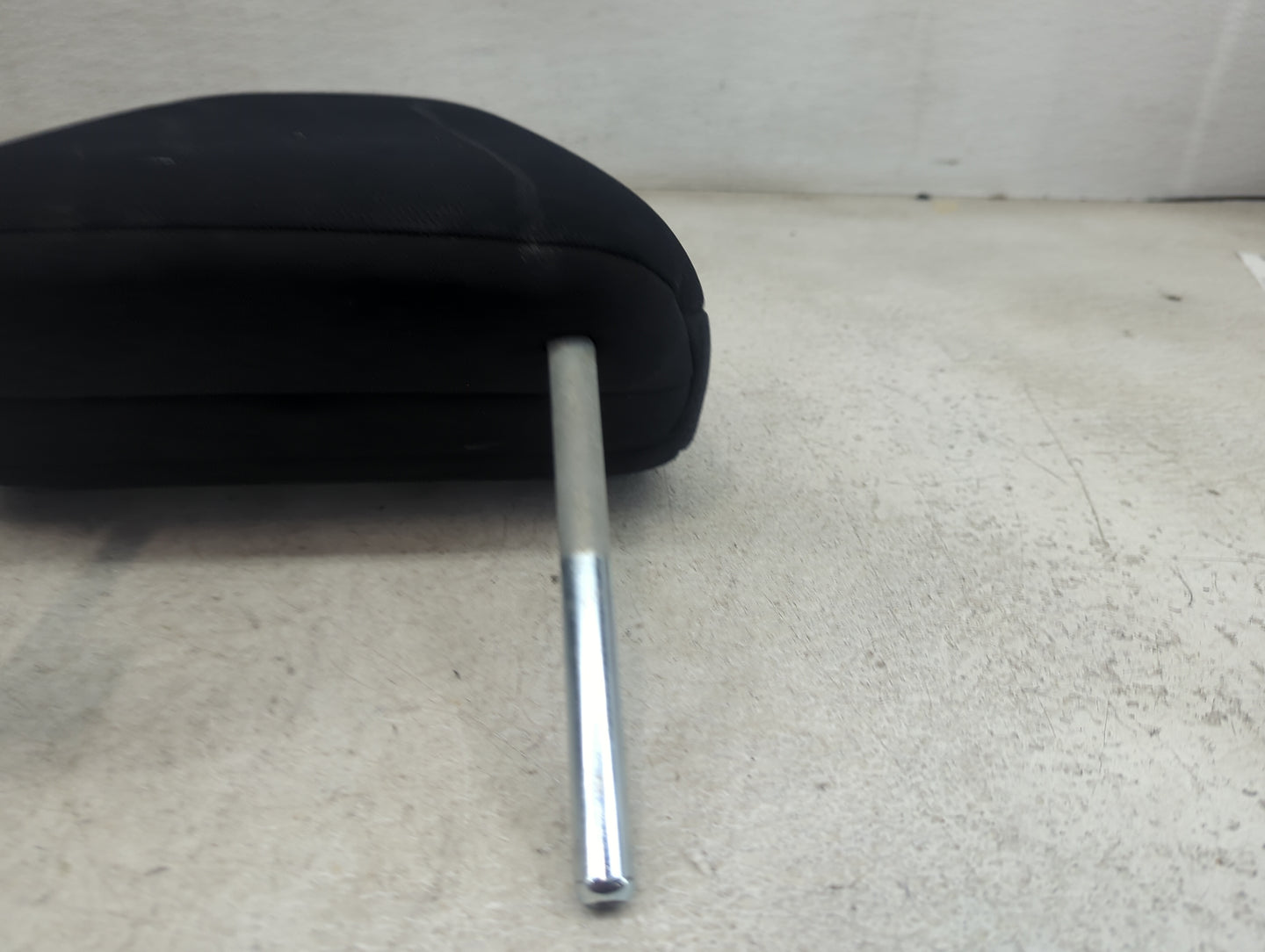 2011 Honda Cr-v Headrest Head Rest Front Driver Seat Black - Oemusedautoparts1.com