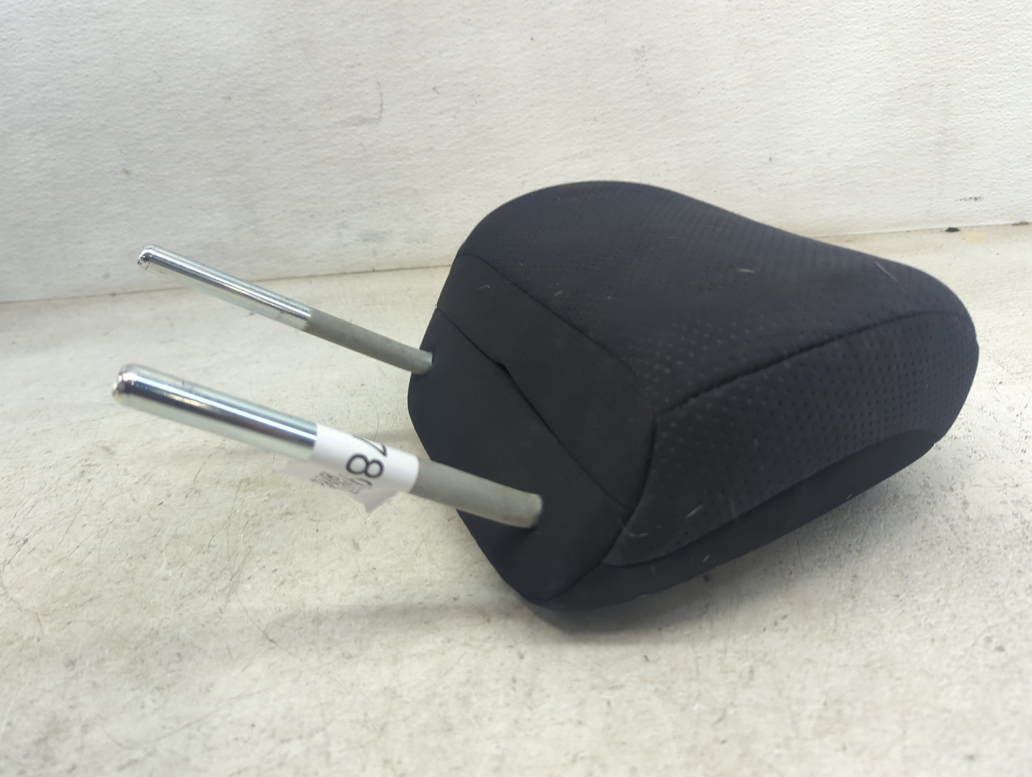 2011 Honda Cr-v Headrest Head Rest Front Driver Seat Black - Oemusedautoparts1.com