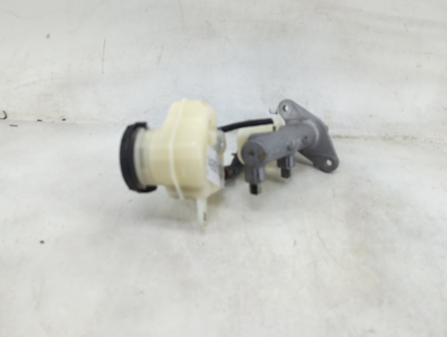 2007-2011 Honda Cr-v Brake Master Cylinder 1490515 - Oemusedautoparts1.com