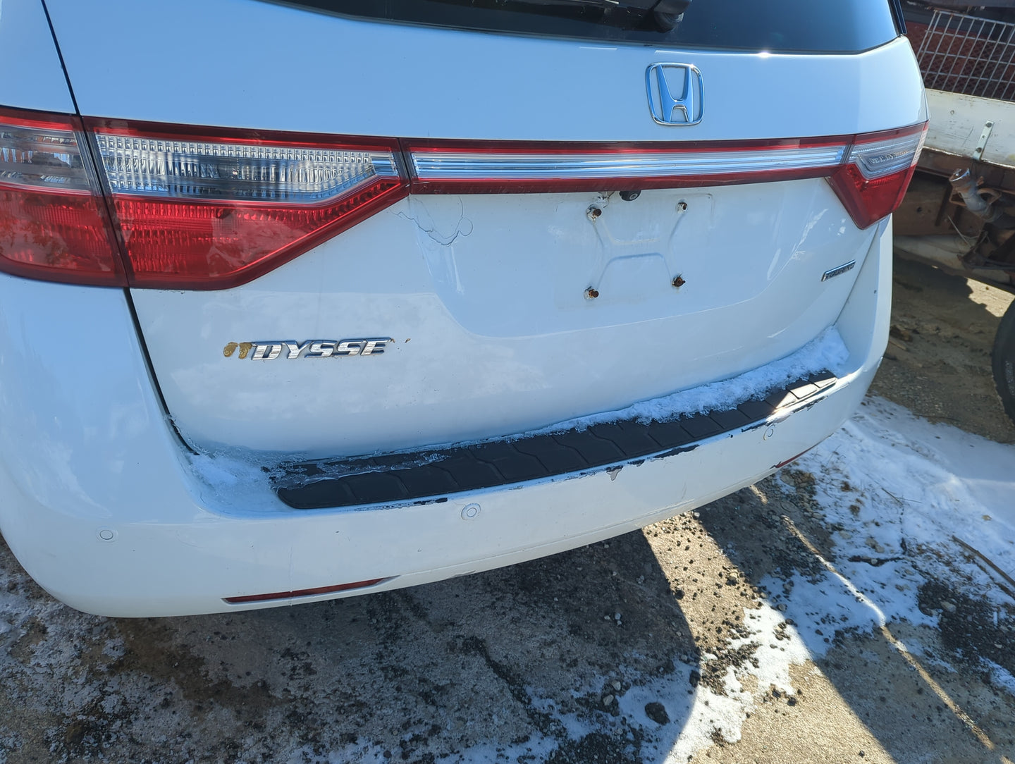 2011-2017 Honda Odyssey Rear Bumper Assembly Oem 1381038 - Oemusedautoparts1.com