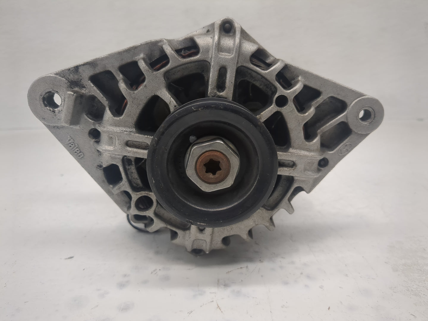 2010-2011 Hyundai Accent Alternator Replacement Generator Charging Assembly Engine OEM P/N:2608371 37300-26100 Fits Fits 201