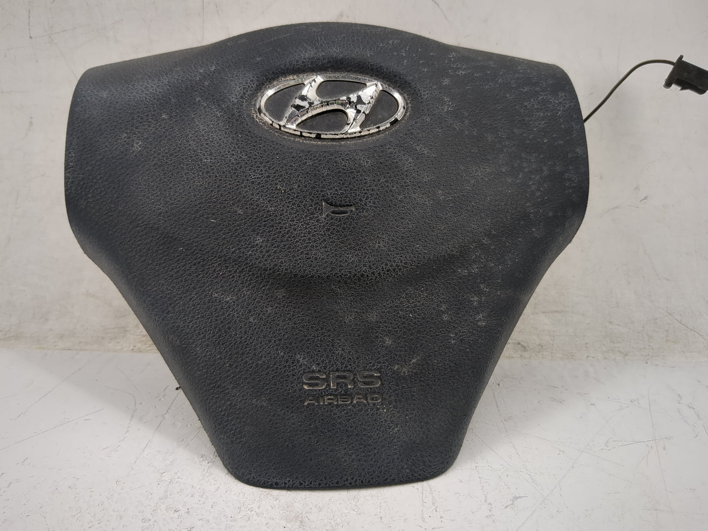 2008-2011 Hyundai Accent Air Bag Driver Left Steering Wheel Mounted P/N:569001E101 Fits Fits 2008 2009 2010 2011 OEM Used Au