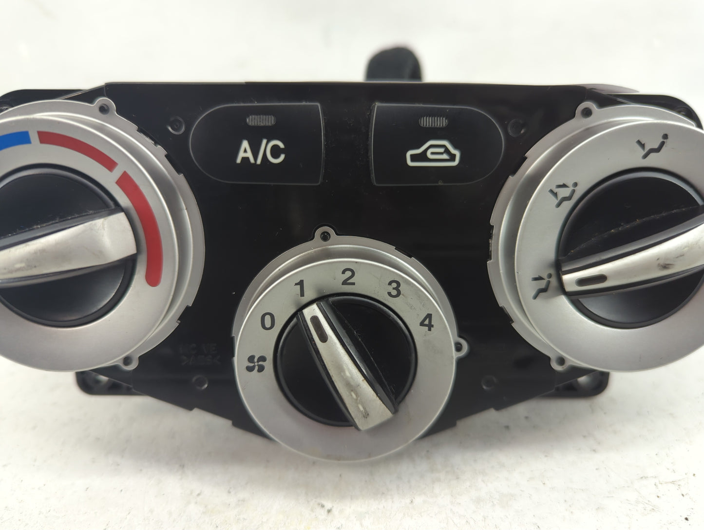 2010-2011 Hyundai Accent Climate Control Module Temperature AC/Heater Replacement Fits Fits 2010 2011 OEM Used Auto Parts - 
