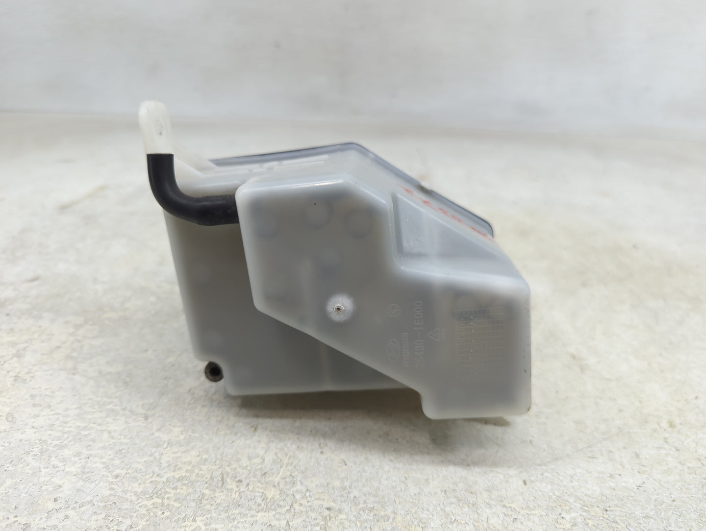 2006-2011 Hyundai Accent Windshield Washer Fluid Reservoir Bottle Oem - Oemusedautoparts1.com