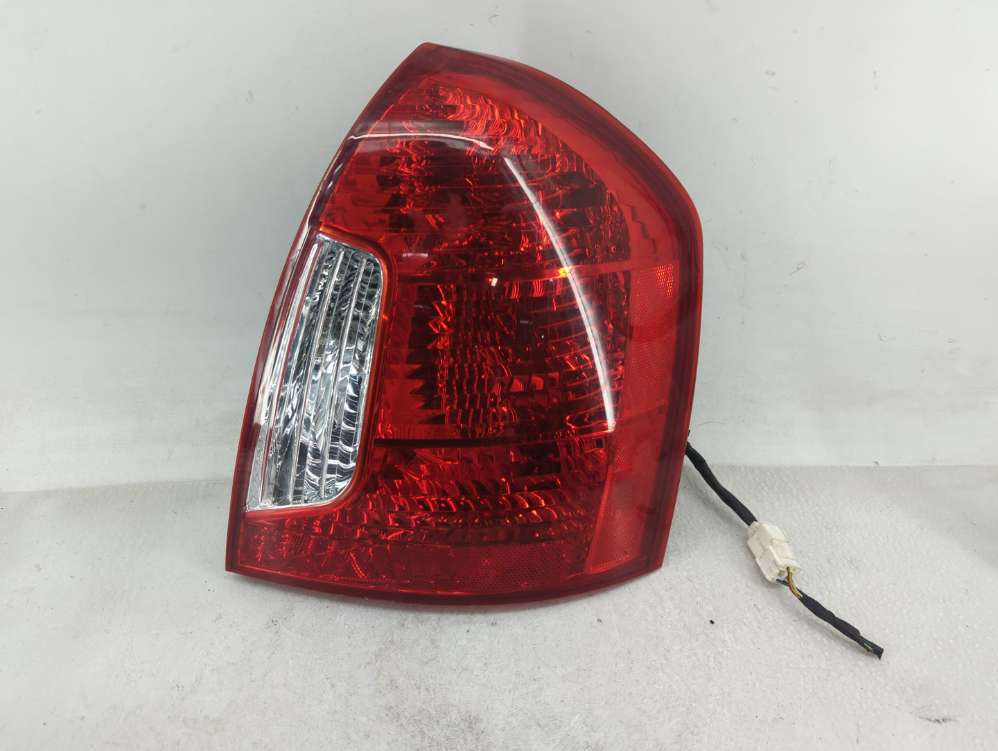 2006-2011 Hyundai Accent Tail Light Assembly Passenger Right OEM Fits Fits 2006 2007 2008 2009 2010 2011 OEM Used Auto Parts
