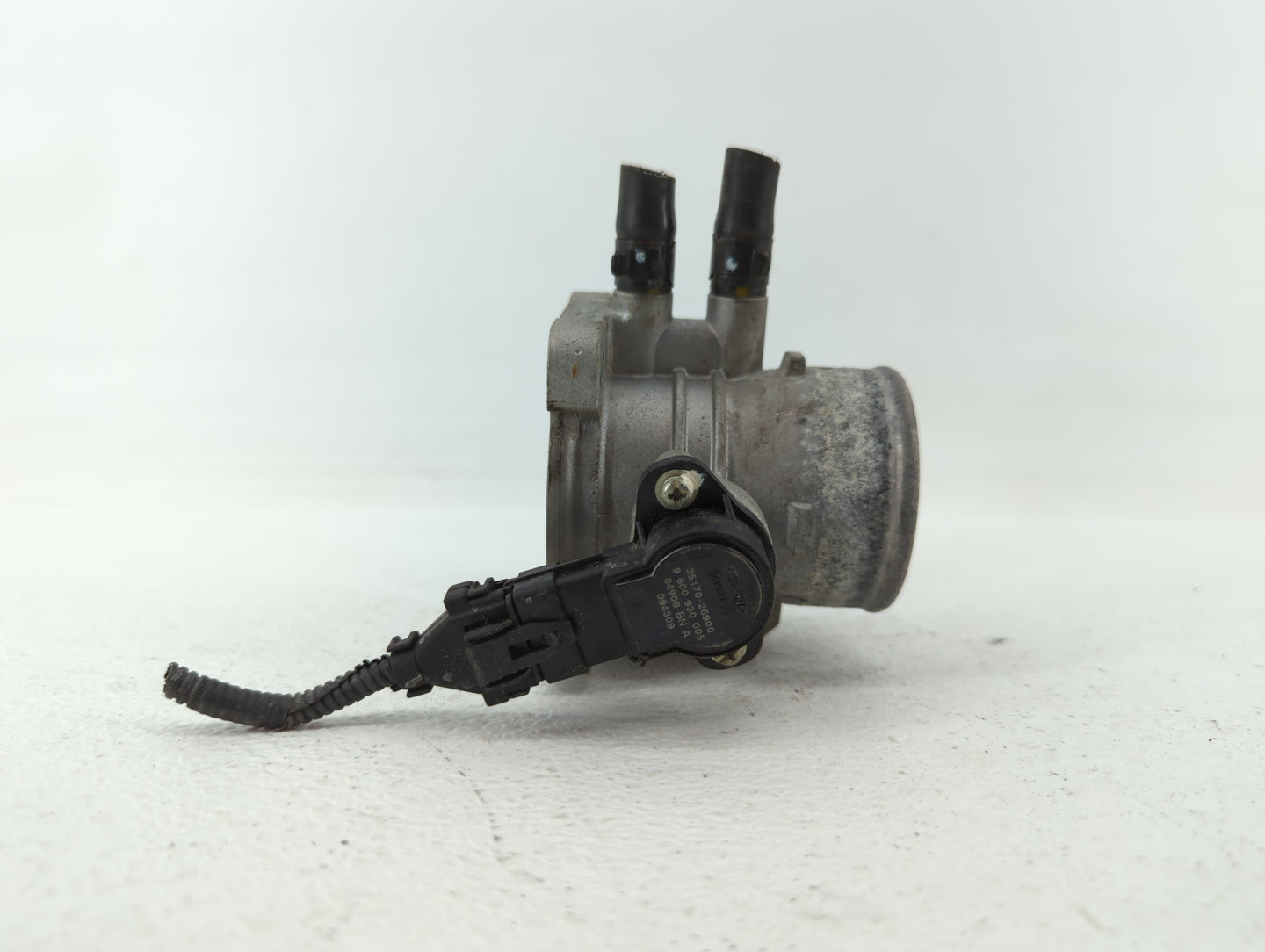 2006-2011 Hyundai Accent Throttle Body P/N:35170-26900 35100-26860 Fits Fits 2006 2007 2008 2009 2010 2011 OEM Used Auto Par