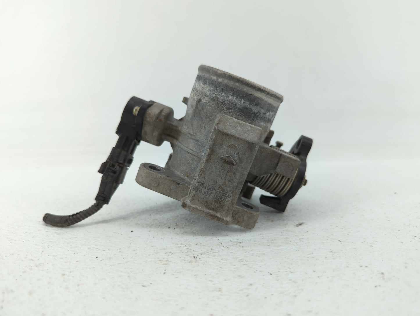 2006-2011 Hyundai Accent Throttle Body P/N:35170-26900 35100-26860 Fits Fits 2006 2007 2008 2009 2010 2011 OEM Used Auto Par