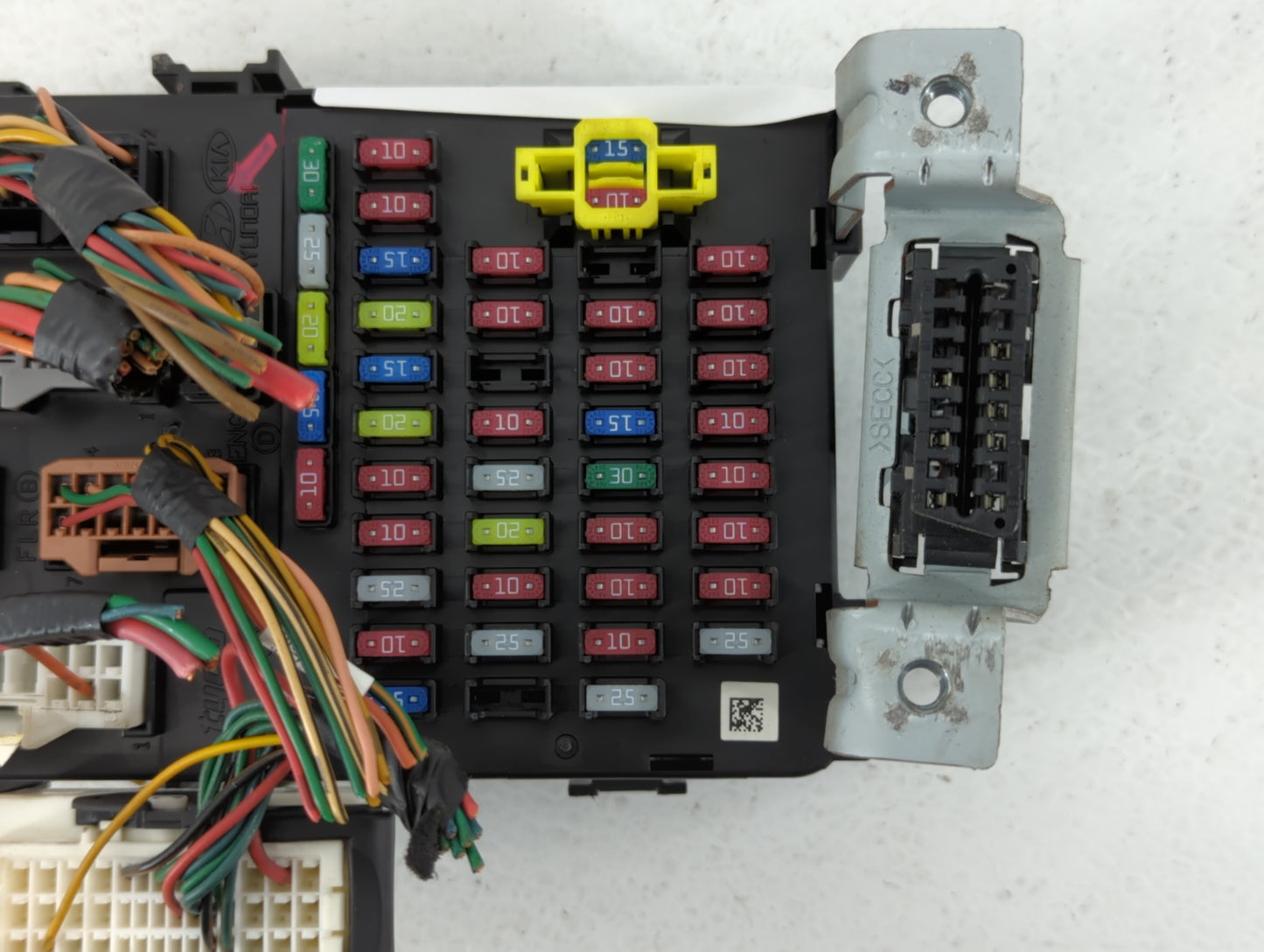 2011 Hyundai Accent Fusebox Fuse Box Panel Relay Module Fits OEM Used Auto Parts - Oemusedautoparts1.com