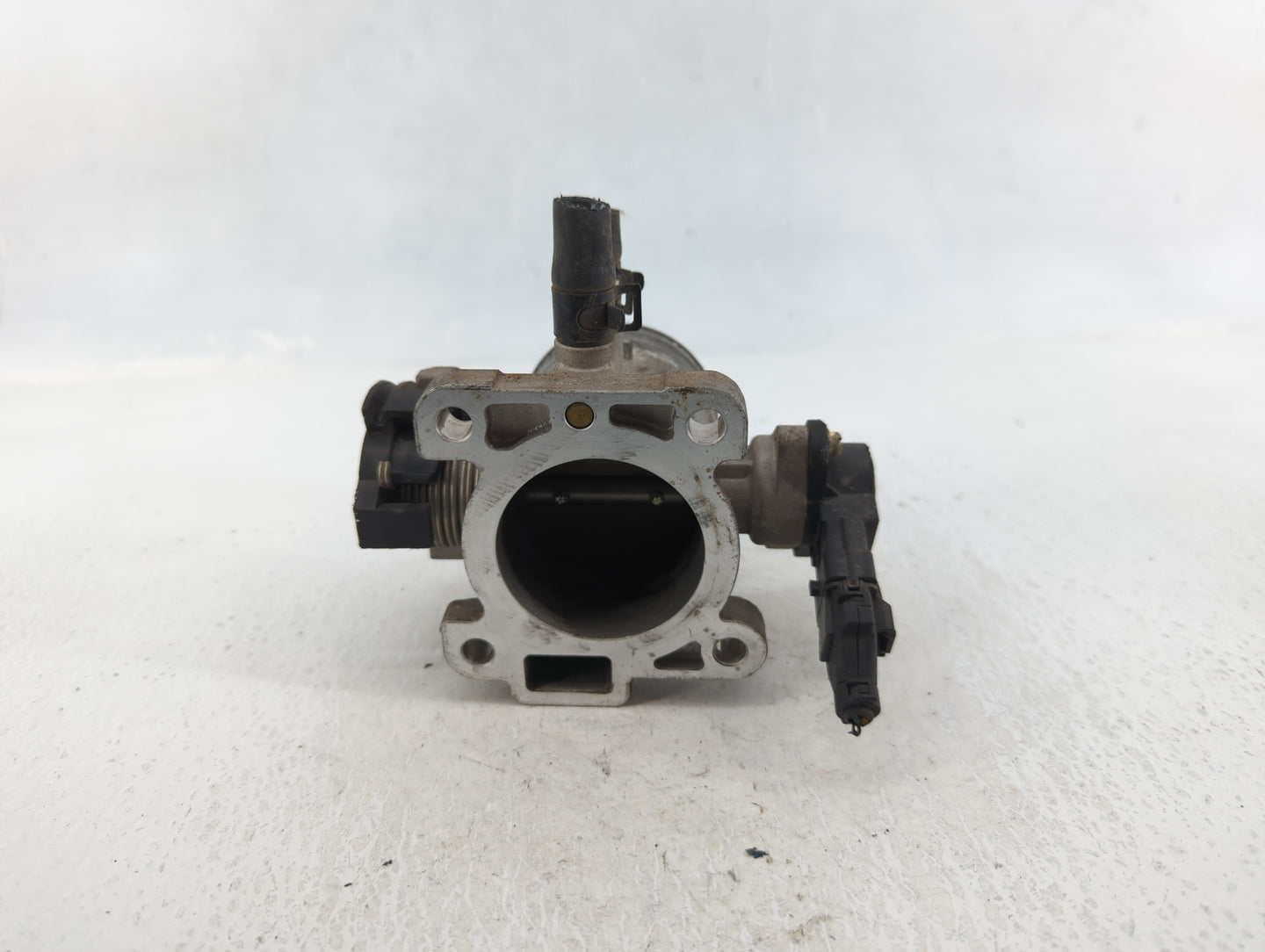 2006-2011 Hyundai Accent Throttle Body P/N:35170-26900 Fits Fits 2006 2007 2008 2009 2010 2011 OEM Used Auto Parts - Oemused