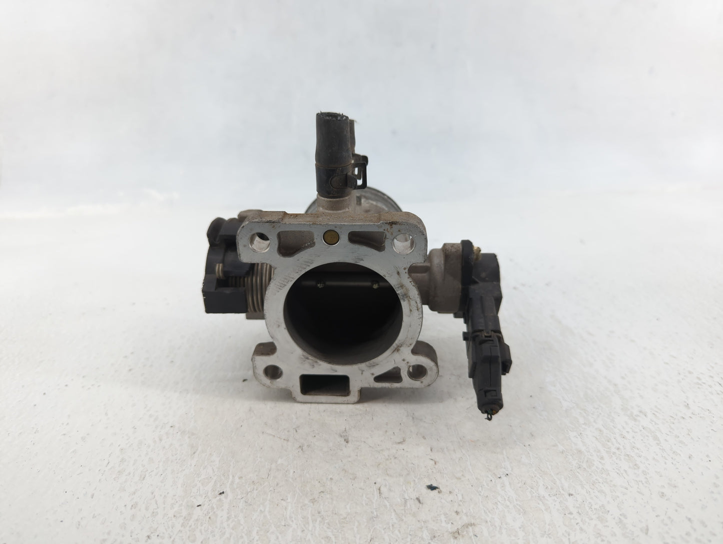 2006-2011 Hyundai Accent Throttle Body P/N:35170-26900 Fits Fits 2006 2007 2008 2009 2010 2011 OEM Used Auto Parts - Oemused