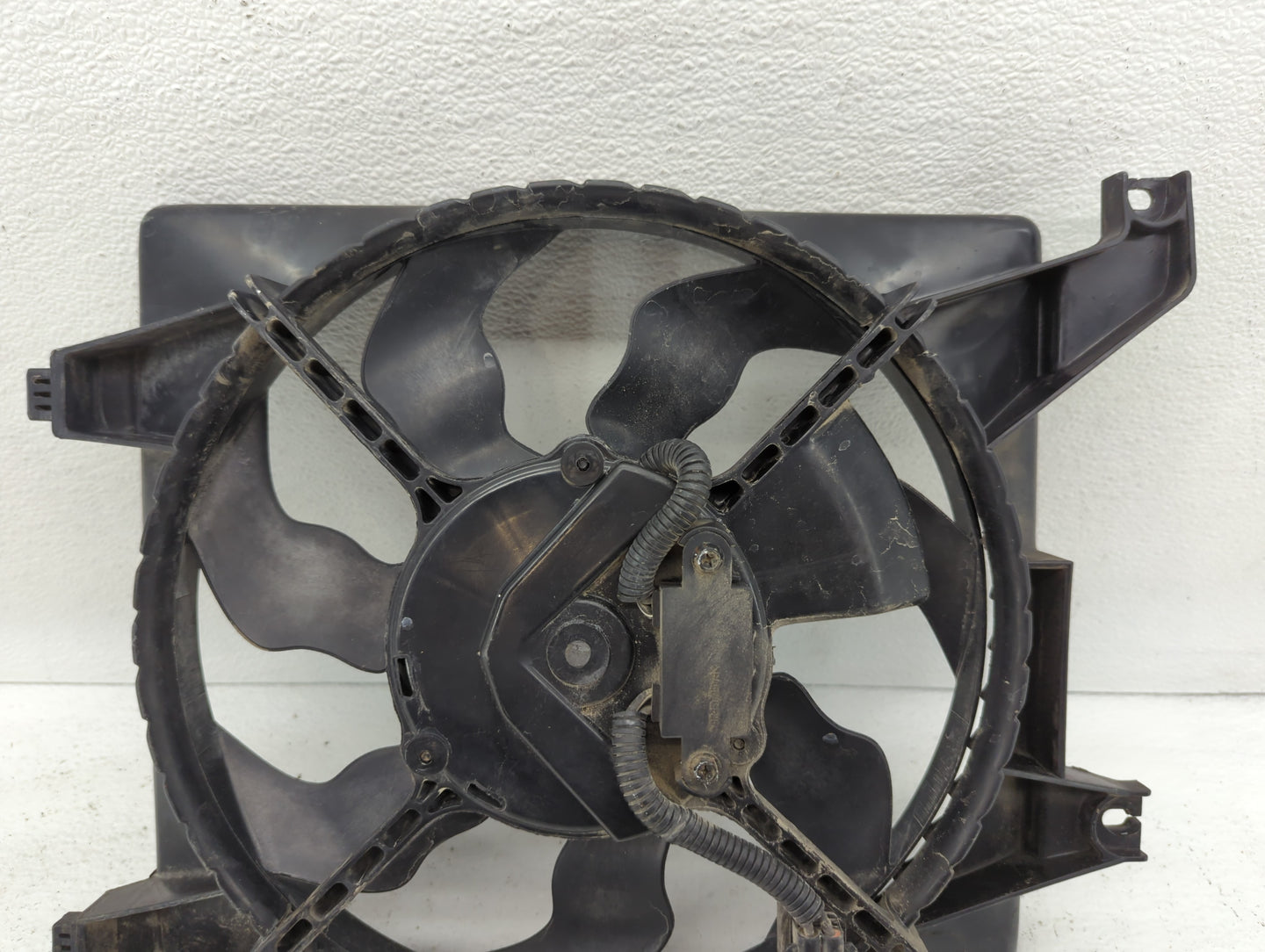 2006-2011 Hyundai Accent Left Radiator Fan Motor Assembly 613061 - Oemusedautoparts1.com