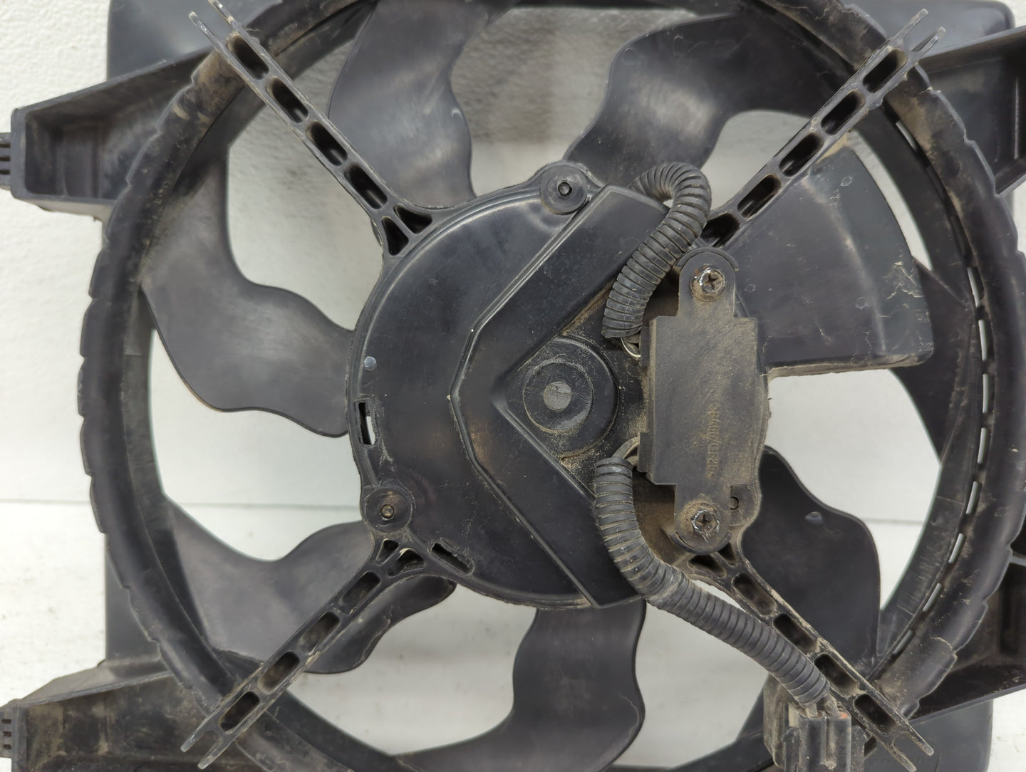 2006-2011 Hyundai Accent Left Radiator Fan Motor Assembly 613061 - Oemusedautoparts1.com