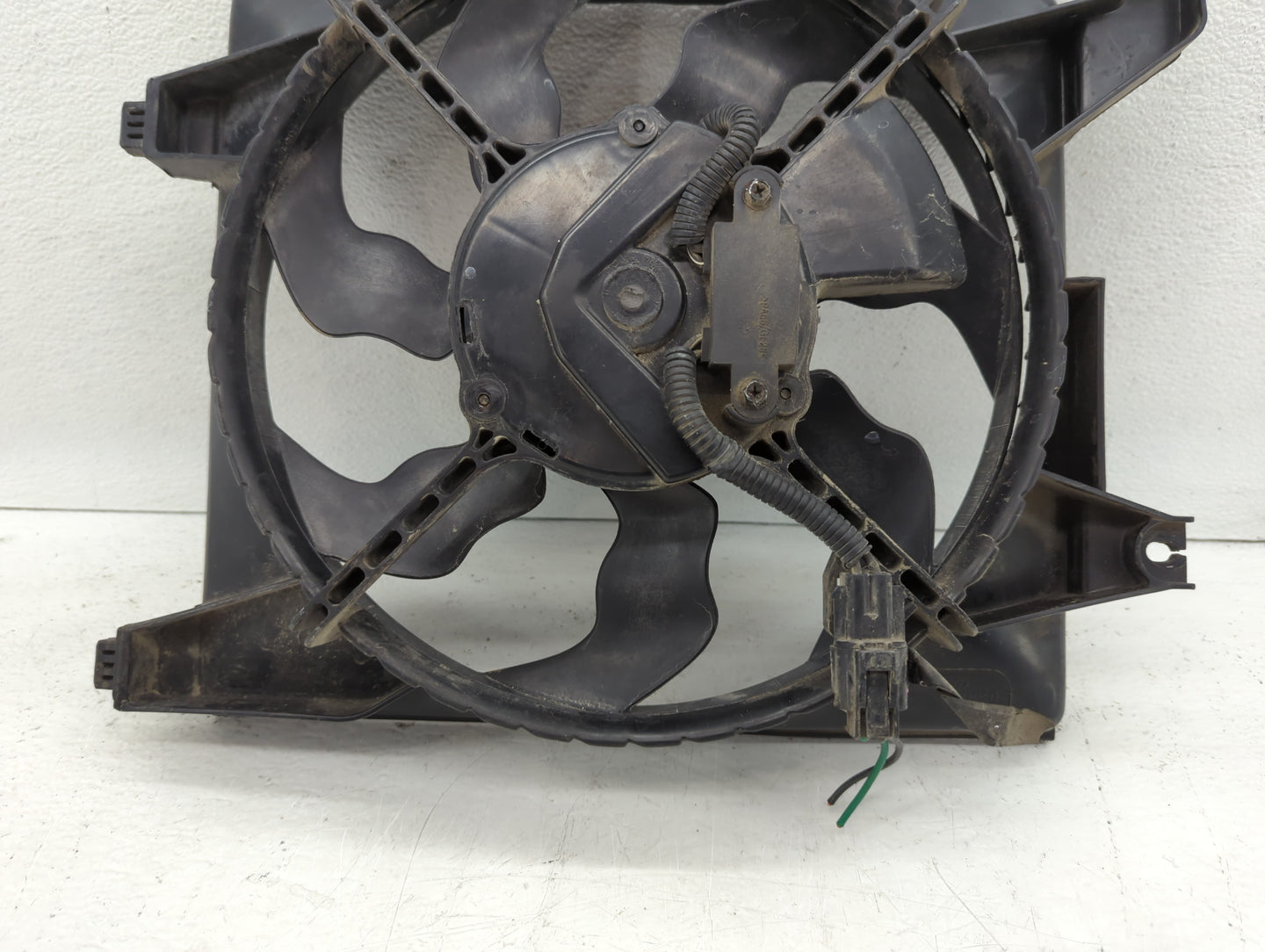 2006-2011 Hyundai Accent Left Radiator Fan Motor Assembly 613061 - Oemusedautoparts1.com