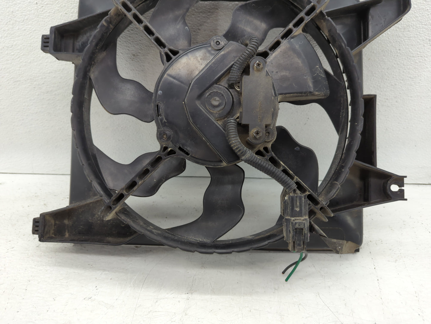 2006-2011 Hyundai Accent Left Radiator Fan Motor Assembly 613061 - Oemusedautoparts1.com