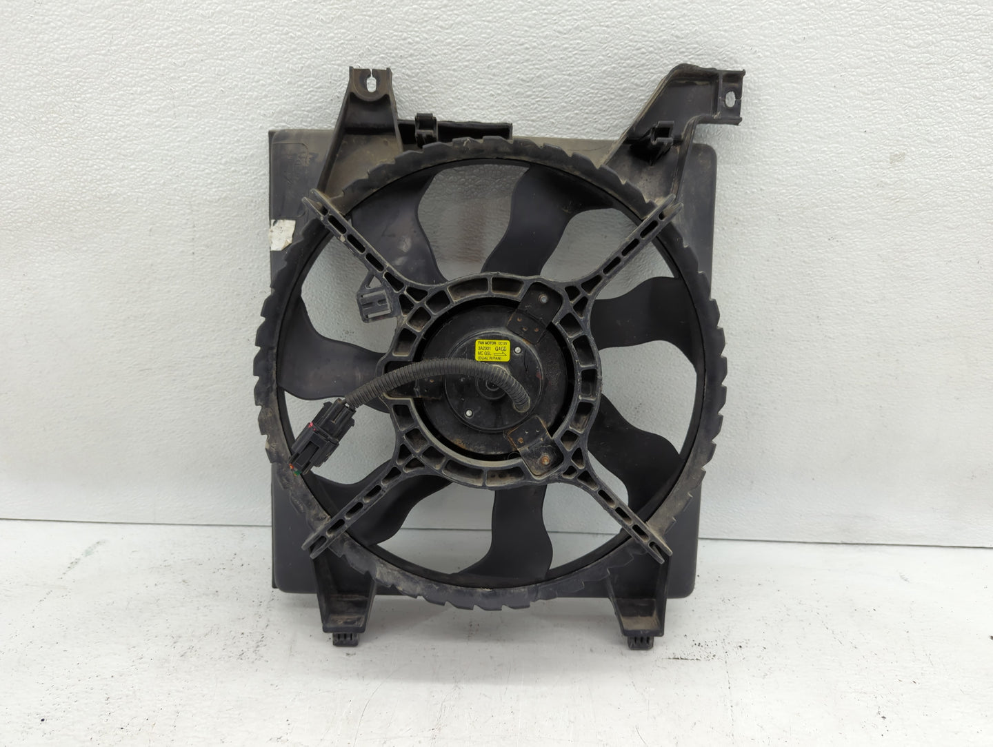 2006-2011 Hyundai Accent Left Radiator Fan Motor Assembly 613069 - Oemusedautoparts1.com