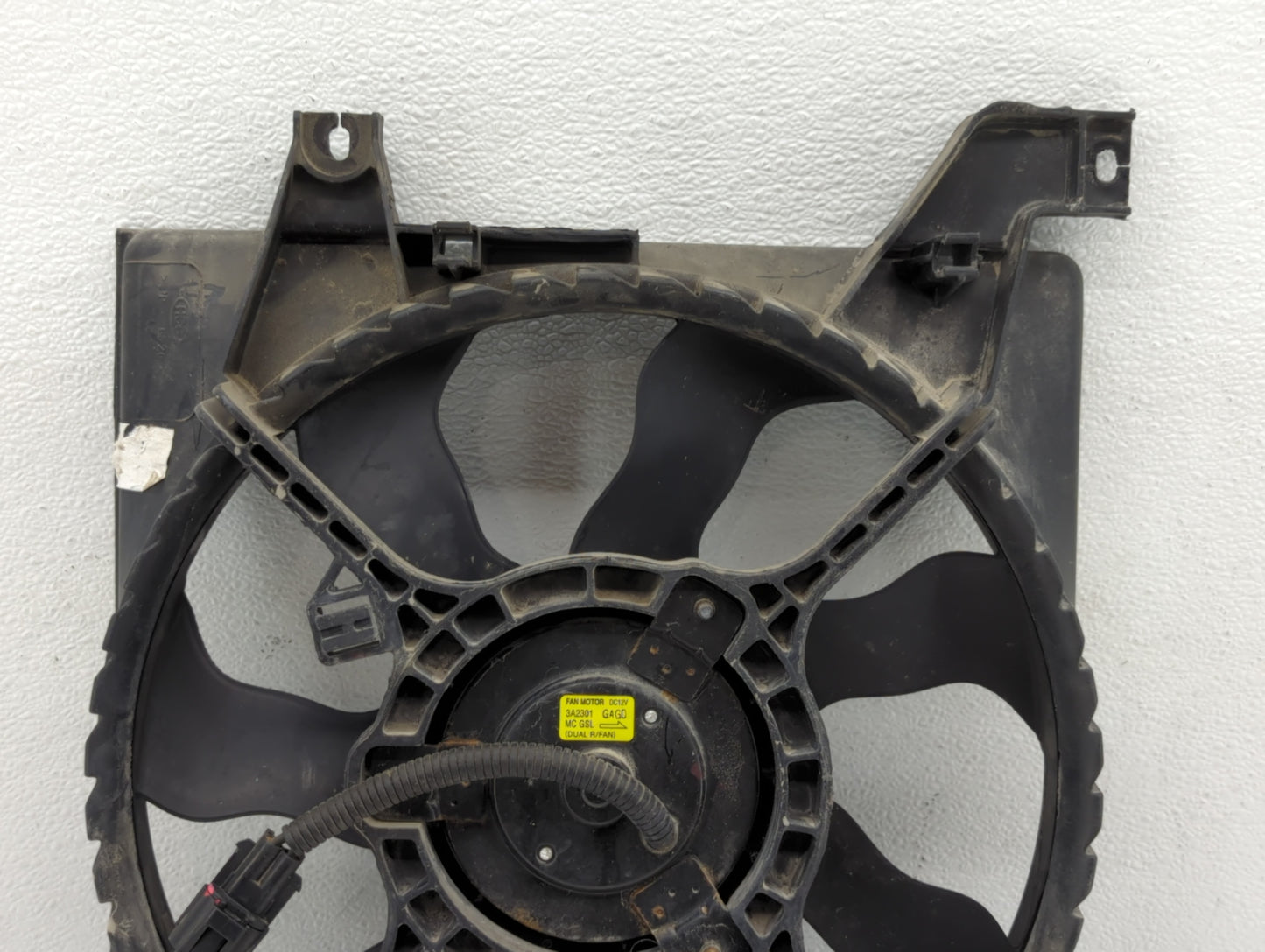 2006-2011 Hyundai Accent Left Radiator Fan Motor Assembly 613069 - Oemusedautoparts1.com