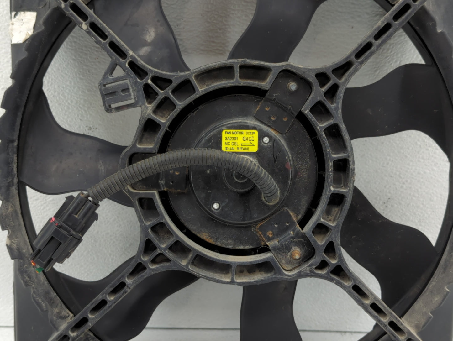 2006-2011 Hyundai Accent Left Radiator Fan Motor Assembly 613069 - Oemusedautoparts1.com