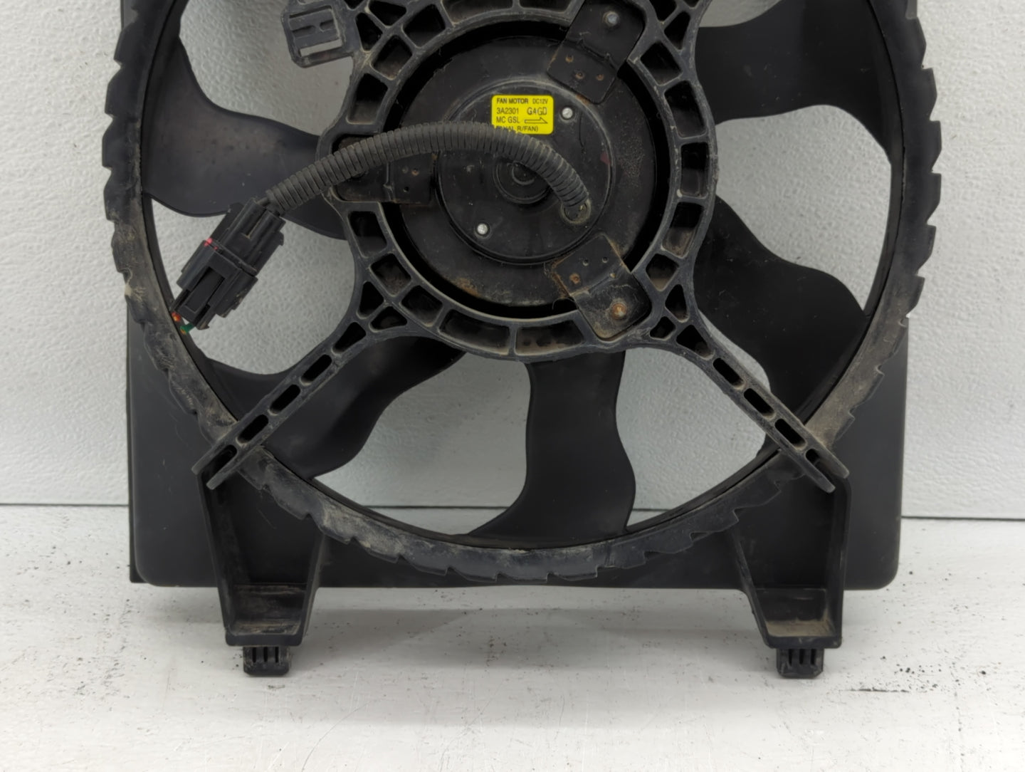 2006-2011 Hyundai Accent Left Radiator Fan Motor Assembly 613069 - Oemusedautoparts1.com