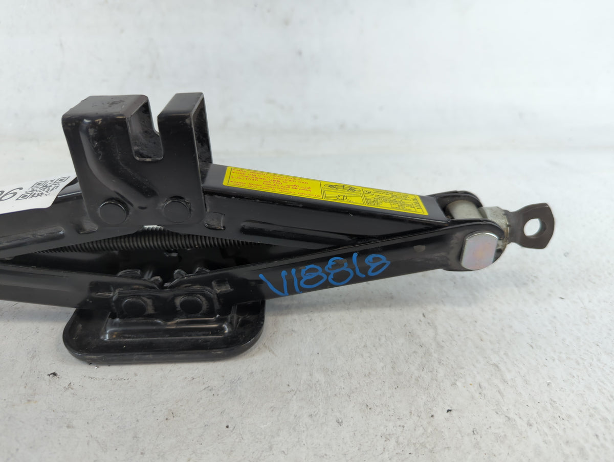 2011 Hyundai Accent Spare Scissor Car Jack - Oemusedautoparts1.com