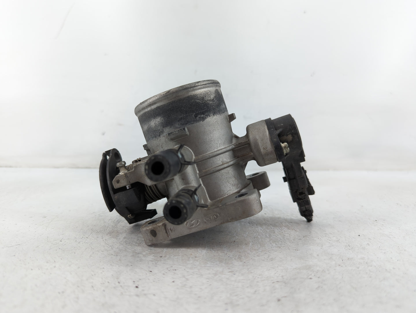 2006-2011 Hyundai Accent Throttle Body P/N:35170-26900 Fits Fits 2006 2007 2008 2009 2010 2011 OEM Used Auto Parts - Oemused