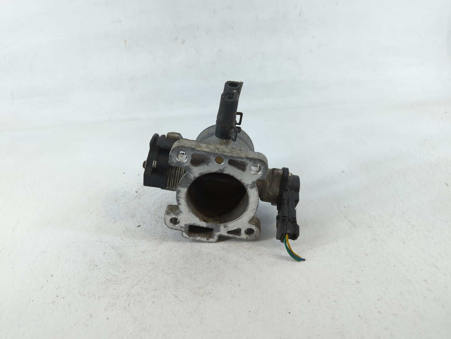 2006-2011 Hyundai Accent Throttle Body P/N:35170-26900 Fits Fits 2006 2007 2008 2009 2010 2011 OEM Used Auto Parts - Oemused