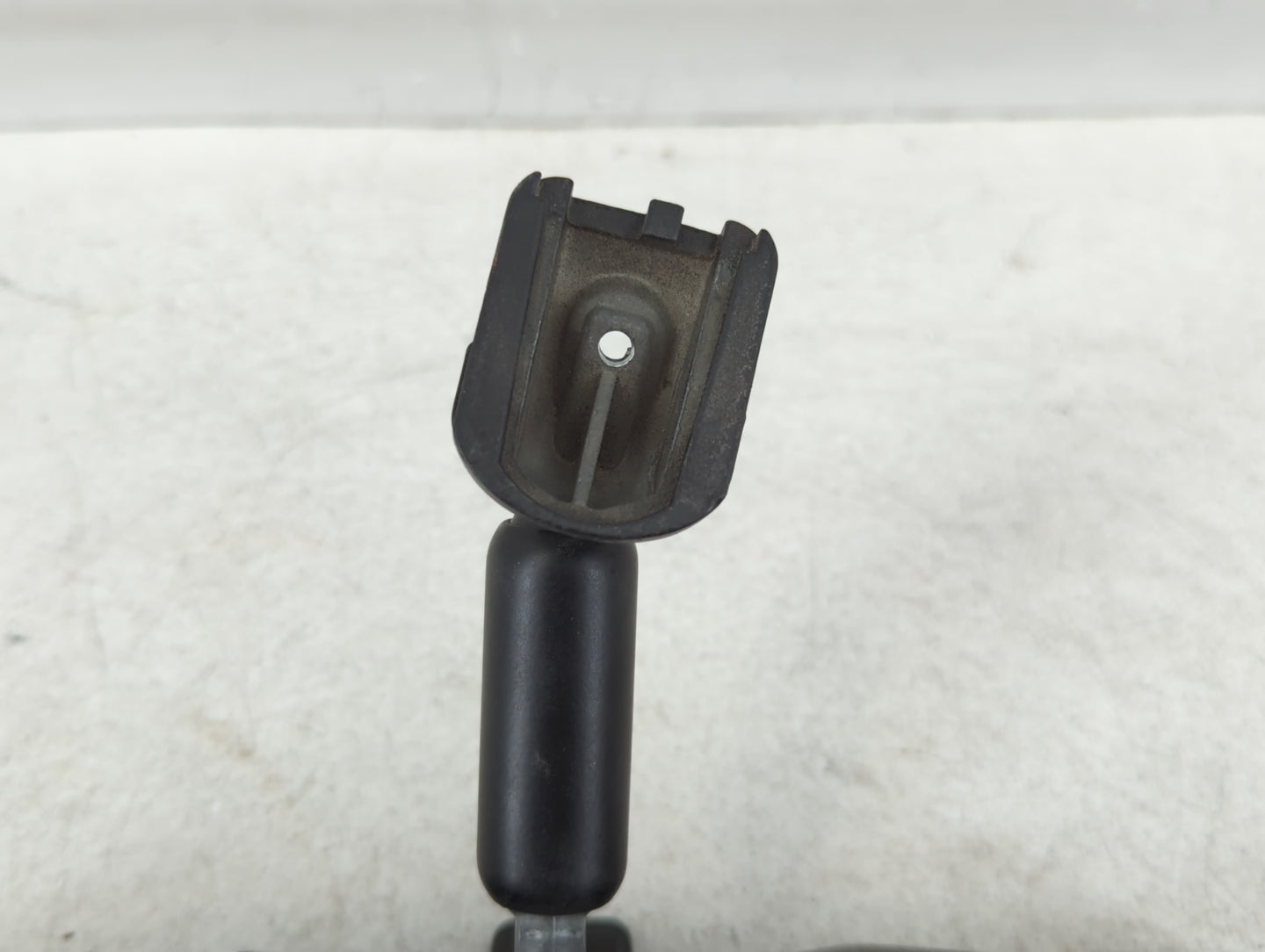 2001-2012 Hyundai Elantra Interior Rear View Mirror Replacement OEM P/N:E8011083 Fits OEM Used Auto Parts - Oemusedautoparts