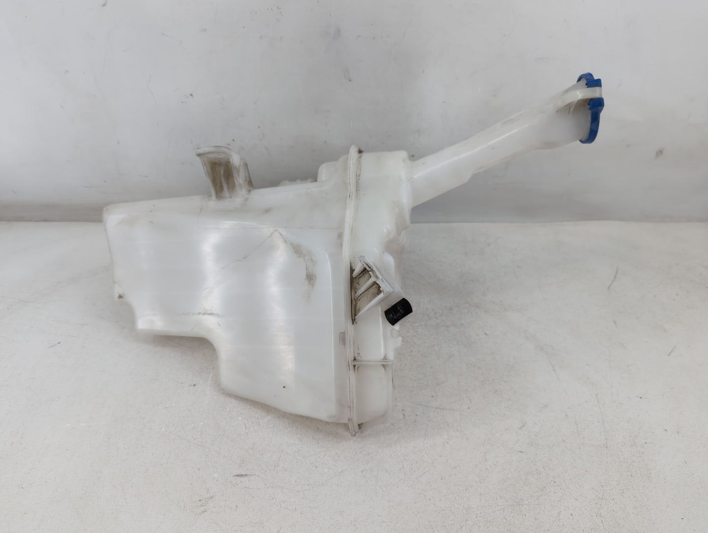 2011-2013 Hyundai Elantra Windshield Washer Fluid Reservoir Bottle Oem - Oemusedautoparts1.com