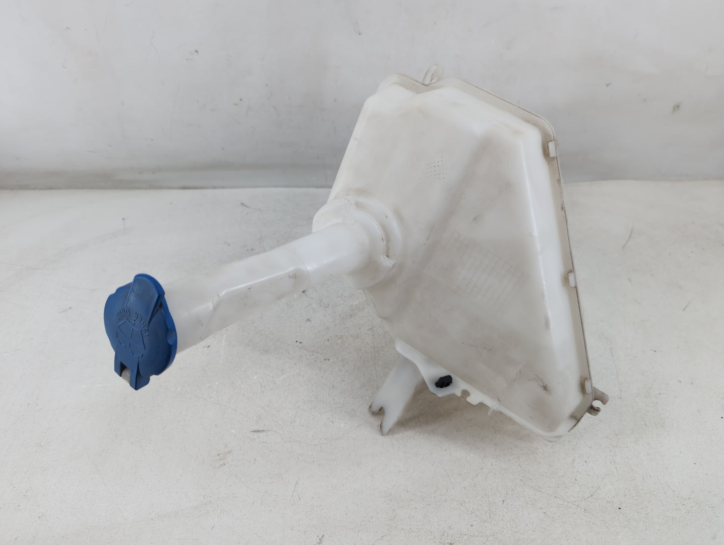 2011-2013 Hyundai Elantra Windshield Washer Fluid Reservoir Bottle Oem - Oemusedautoparts1.com