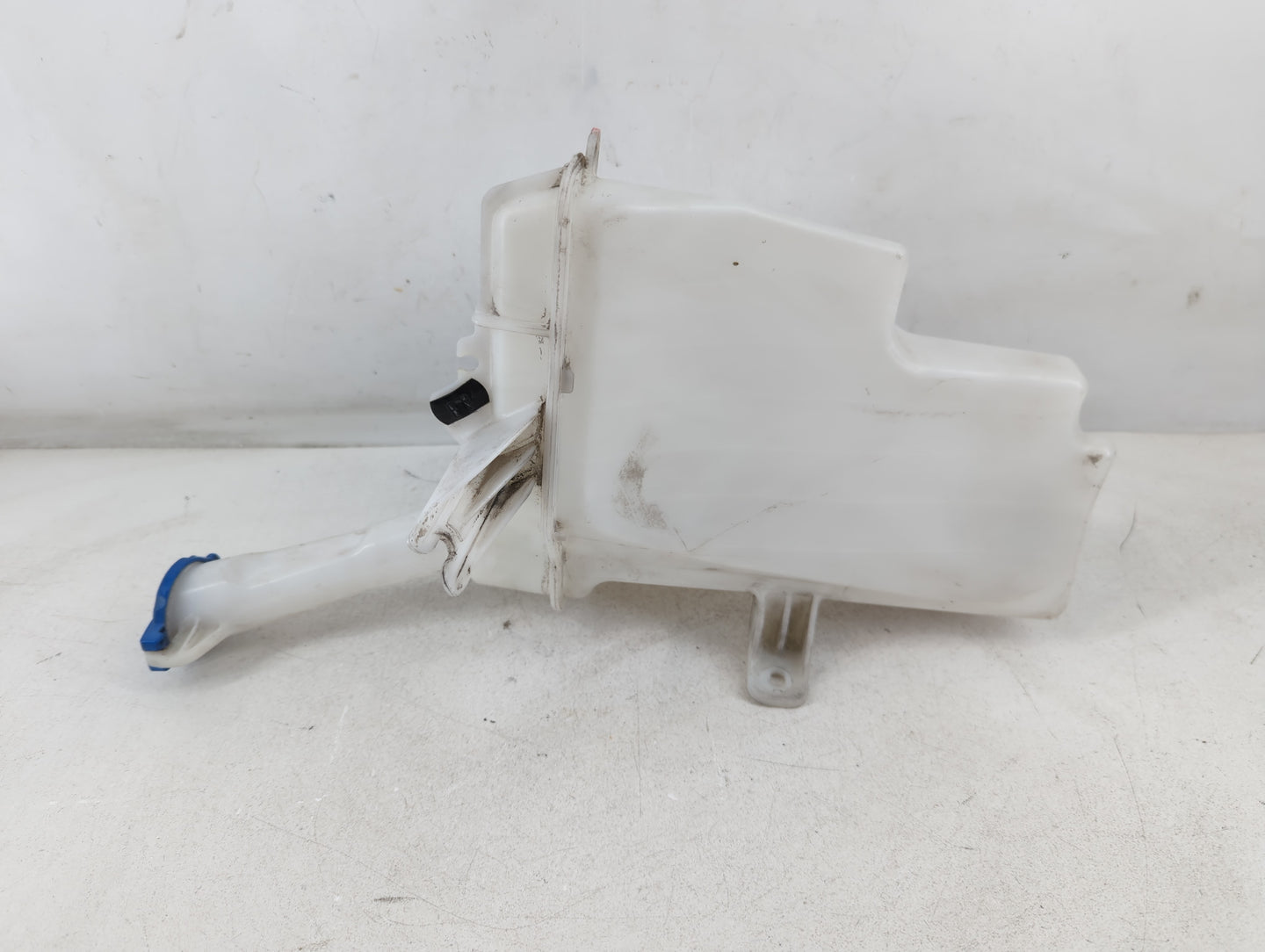 2011-2013 Hyundai Elantra Windshield Washer Fluid Reservoir Bottle Oem - Oemusedautoparts1.com