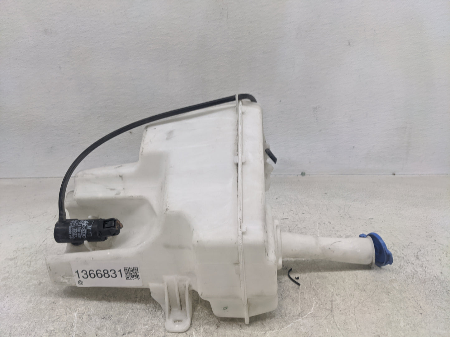 2011-2013 Hyundai Elantra Windshield Washer Fluid Reservoir Bottle Oem - Oemusedautoparts1.com