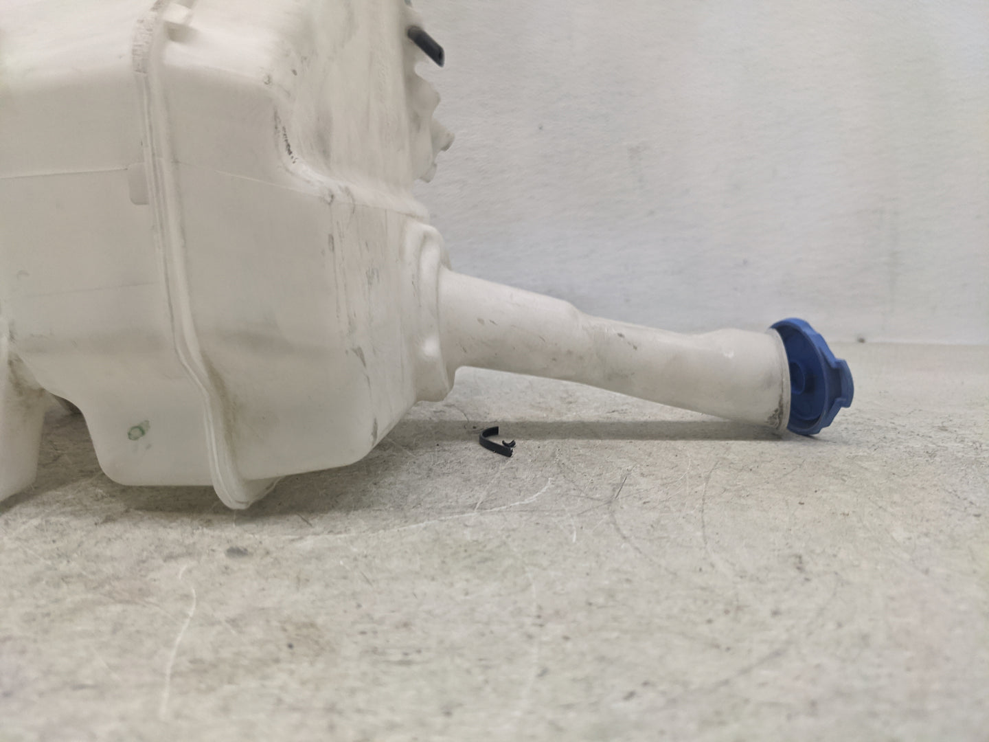 2011-2013 Hyundai Elantra Windshield Washer Fluid Reservoir Bottle Oem - Oemusedautoparts1.com