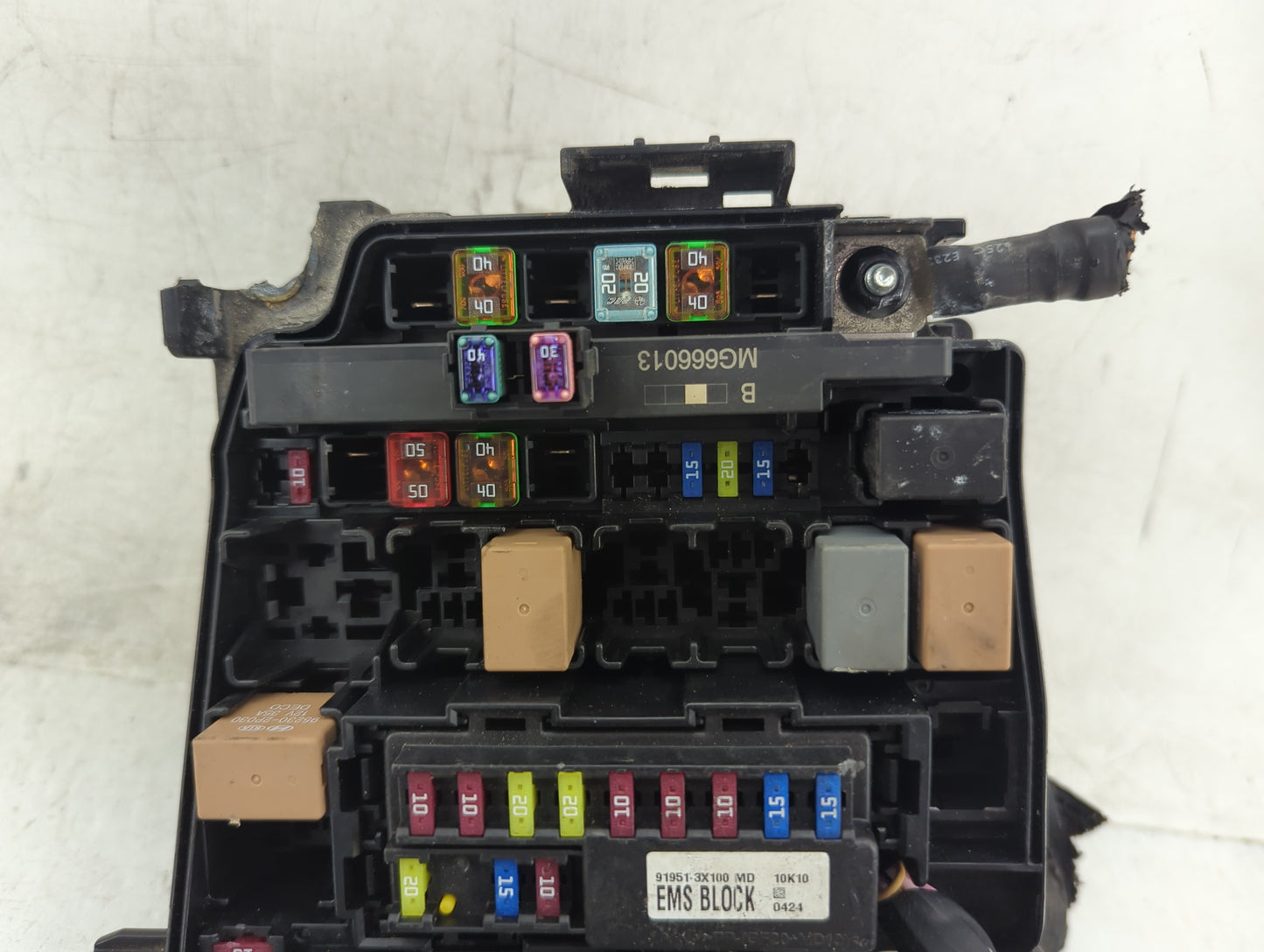2011-2013 Hyundai Elantra Fusebox Fuse Box Panel Relay Module P/N:91950-3X510 Fits Fits 2011 2012 2013 OEM Used Auto Parts -