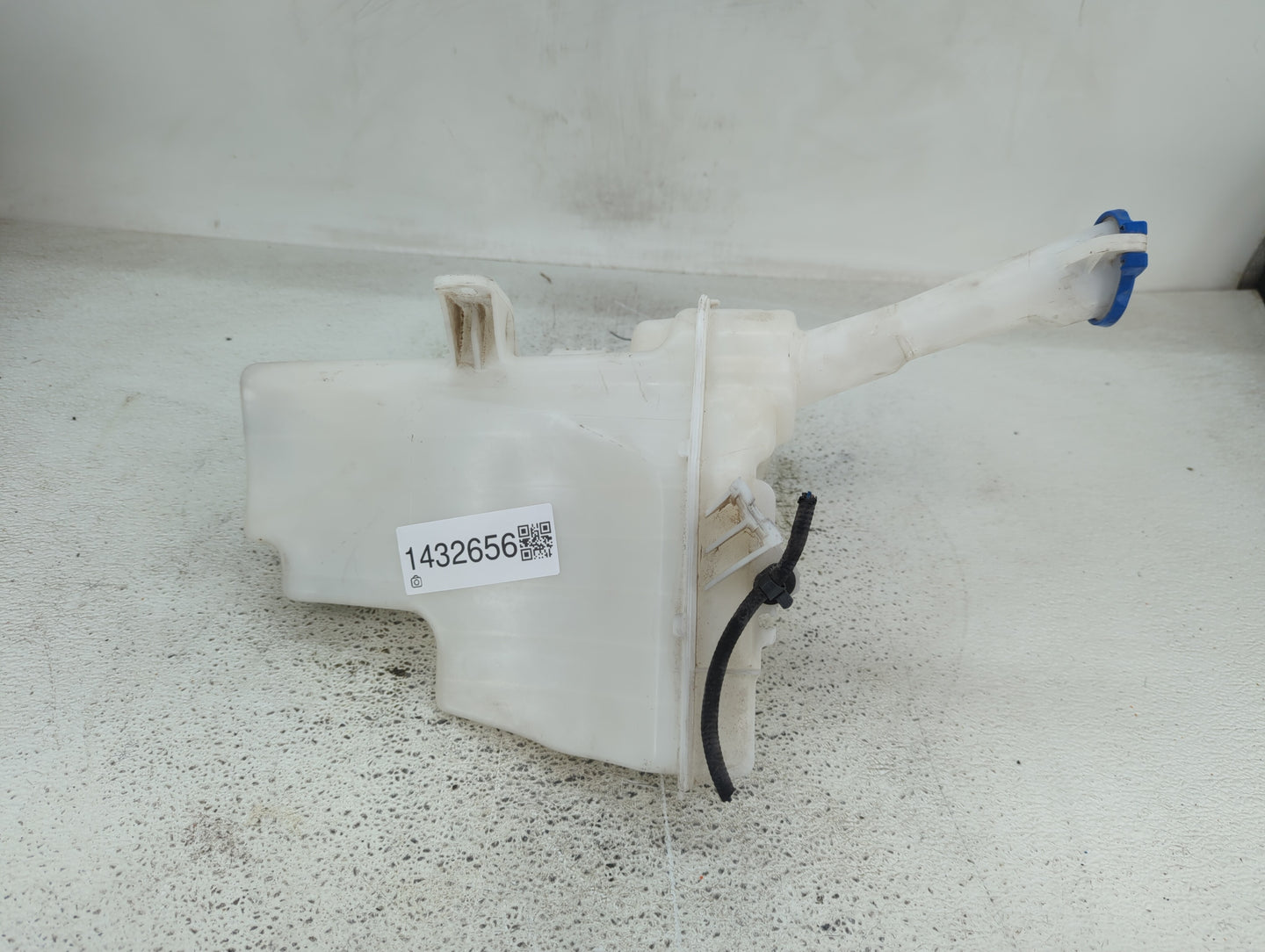 2011-2013 Hyundai Elantra Windshield Washer Fluid Reservoir Bottle Oem - Oemusedautoparts1.com