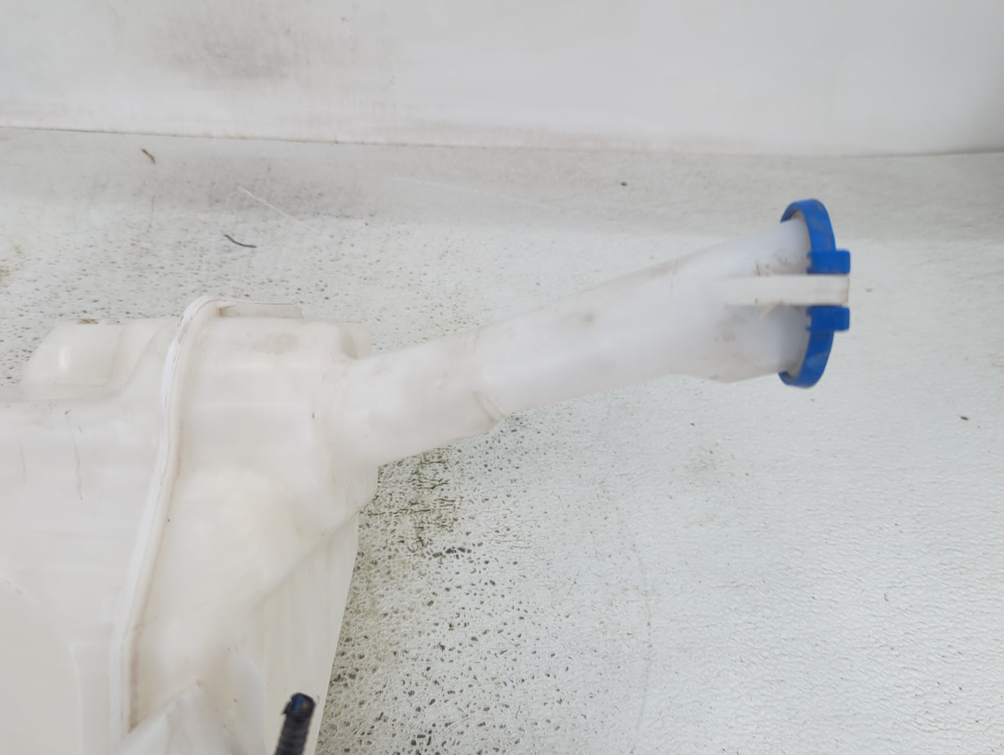 2011-2013 Hyundai Elantra Windshield Washer Fluid Reservoir Bottle Oem - Oemusedautoparts1.com