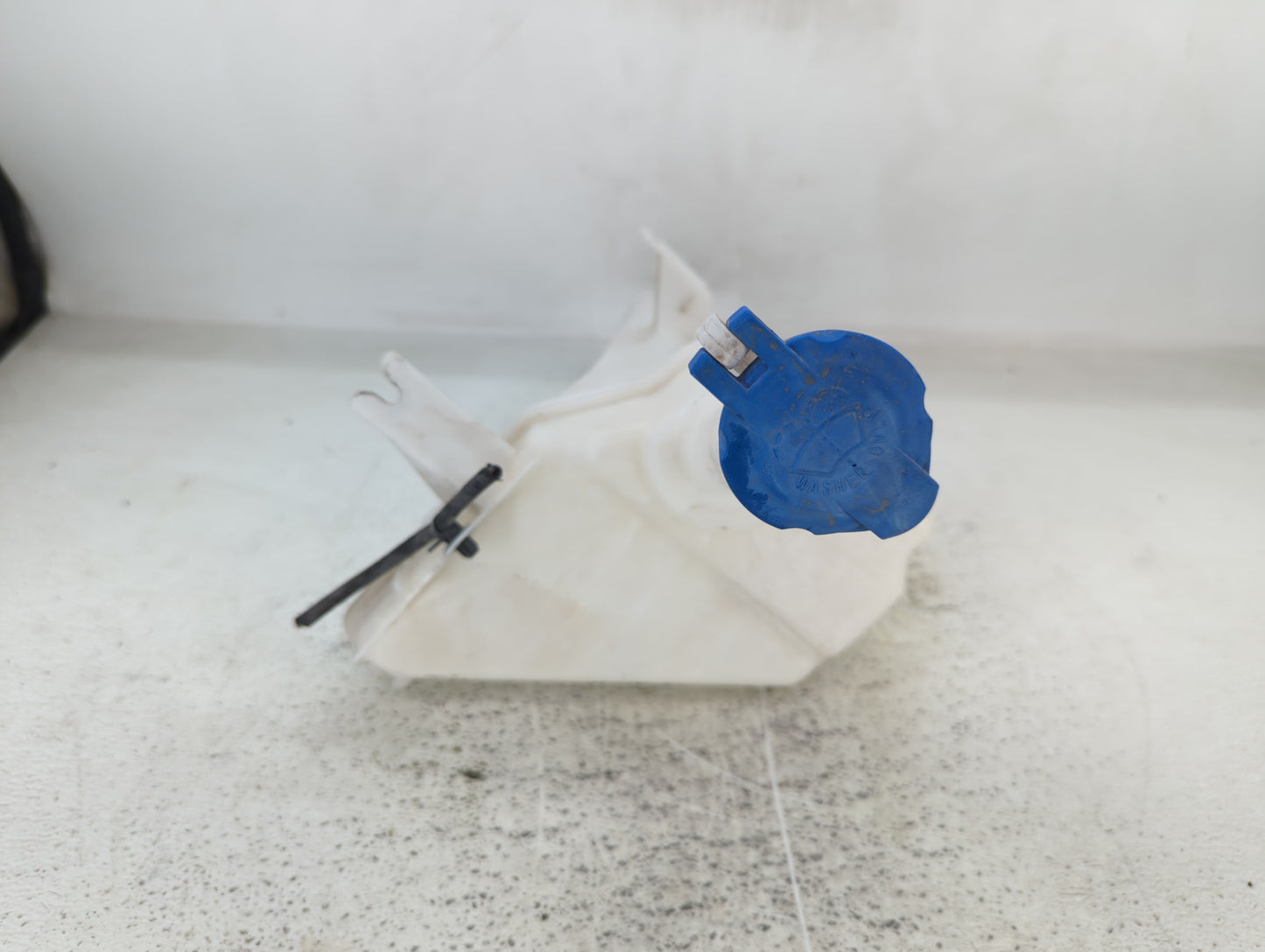 2011-2013 Hyundai Elantra Windshield Washer Fluid Reservoir Bottle Oem - Oemusedautoparts1.com