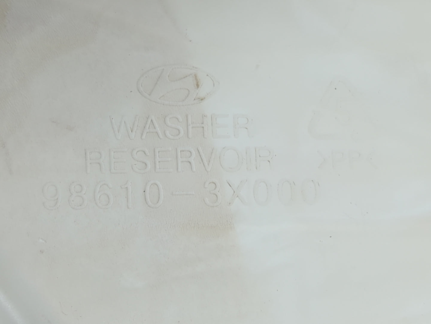 2011-2013 Hyundai Elantra Windshield Washer Fluid Reservoir Bottle Oem - Oemusedautoparts1.com