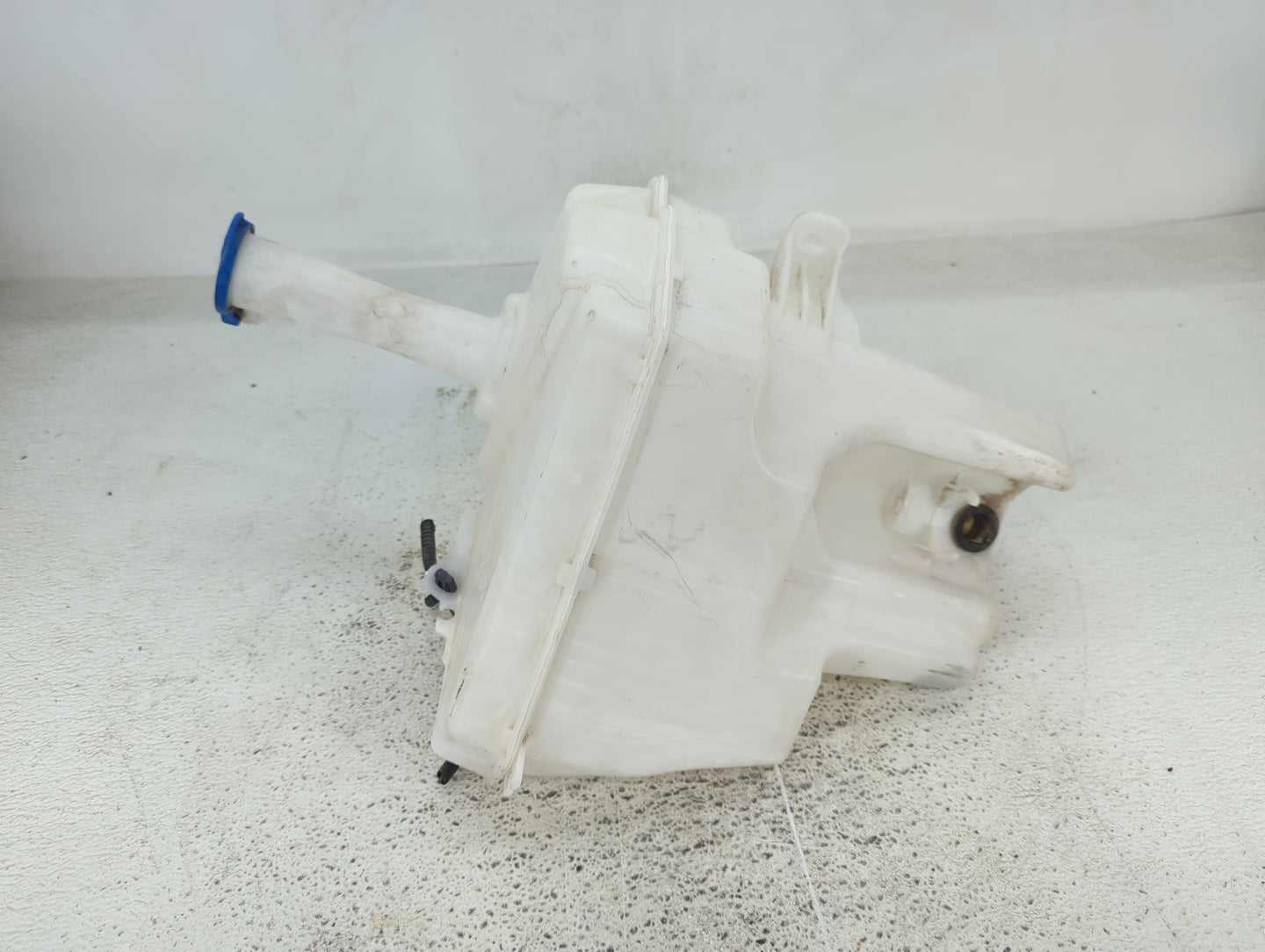 2011-2013 Hyundai Elantra Windshield Washer Fluid Reservoir Bottle Oem - Oemusedautoparts1.com